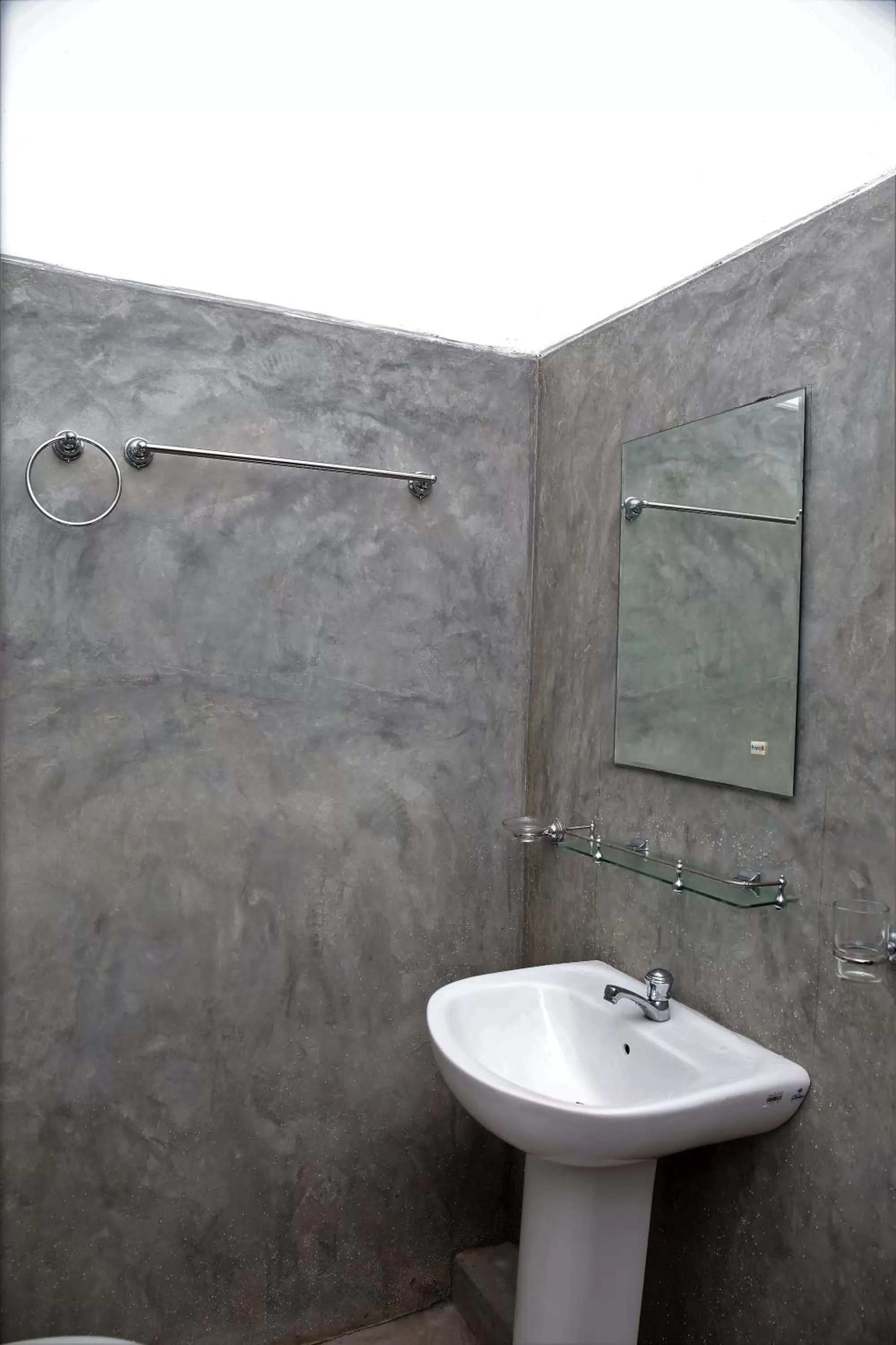 Bathroom in Sky Mountain Café with seaview