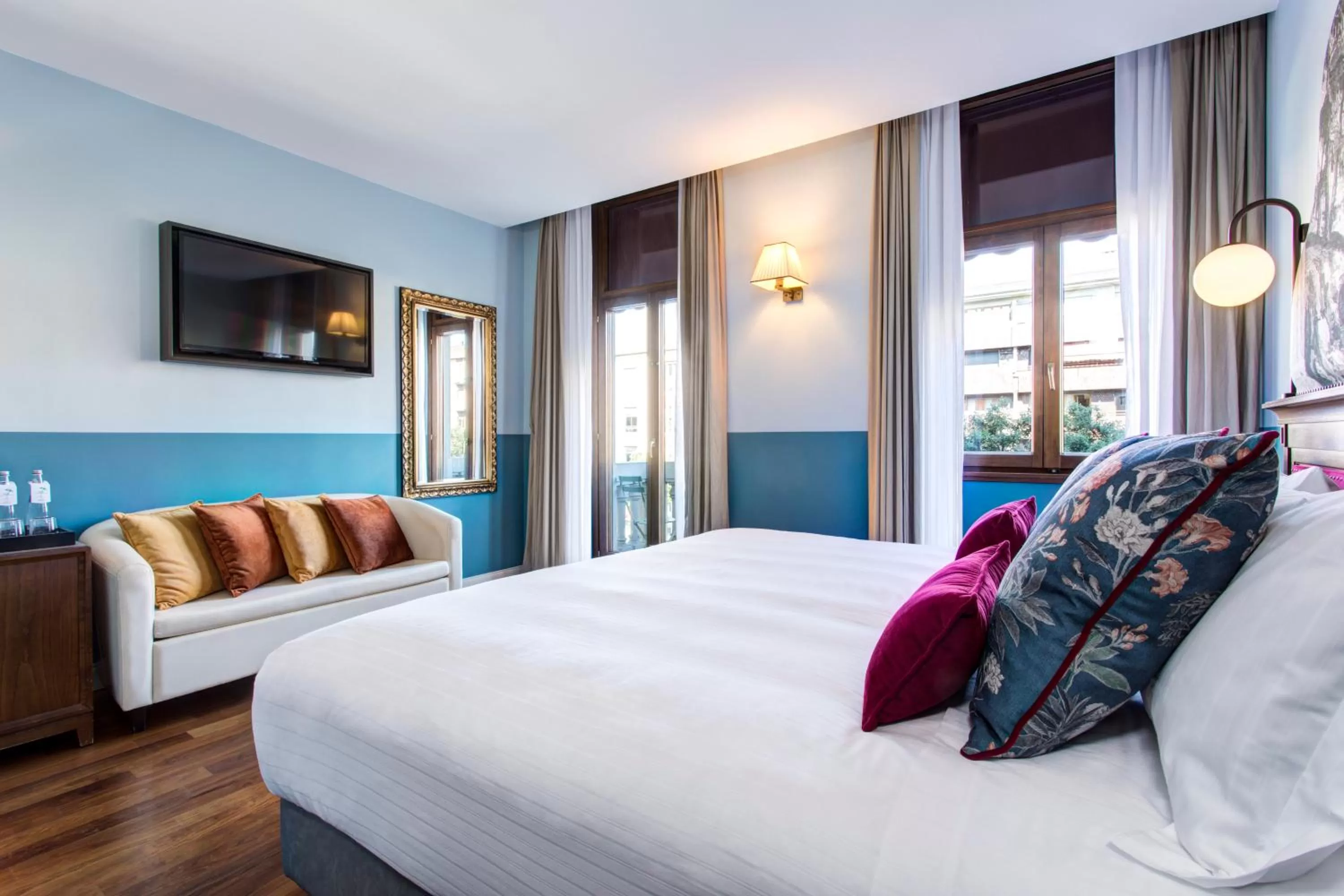 Photo of the whole room, Bed in Hotel Indigo Verona - Grand Hotel Des Arts by IHG