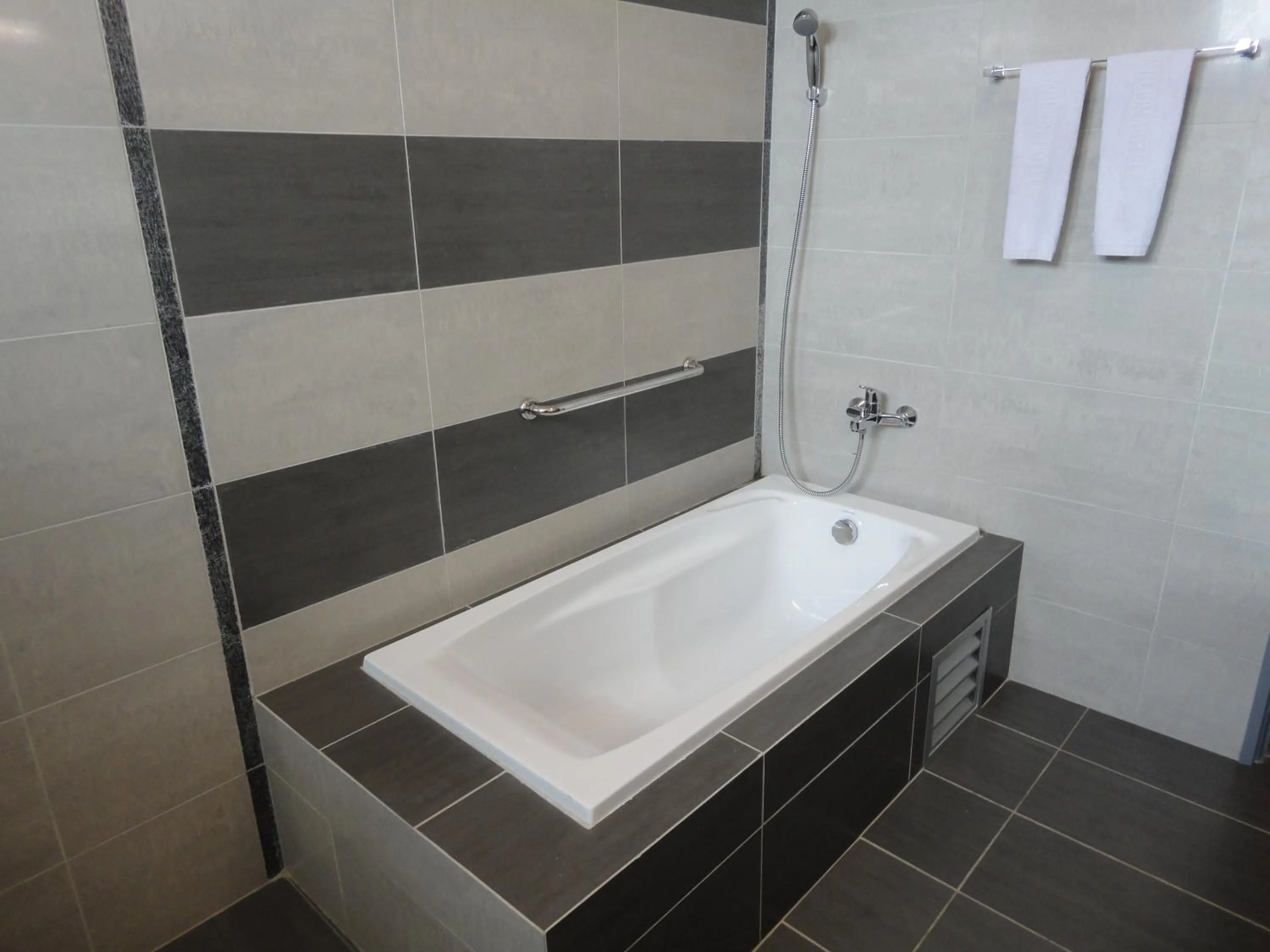 Hot Tub in The Pavilion Hotel