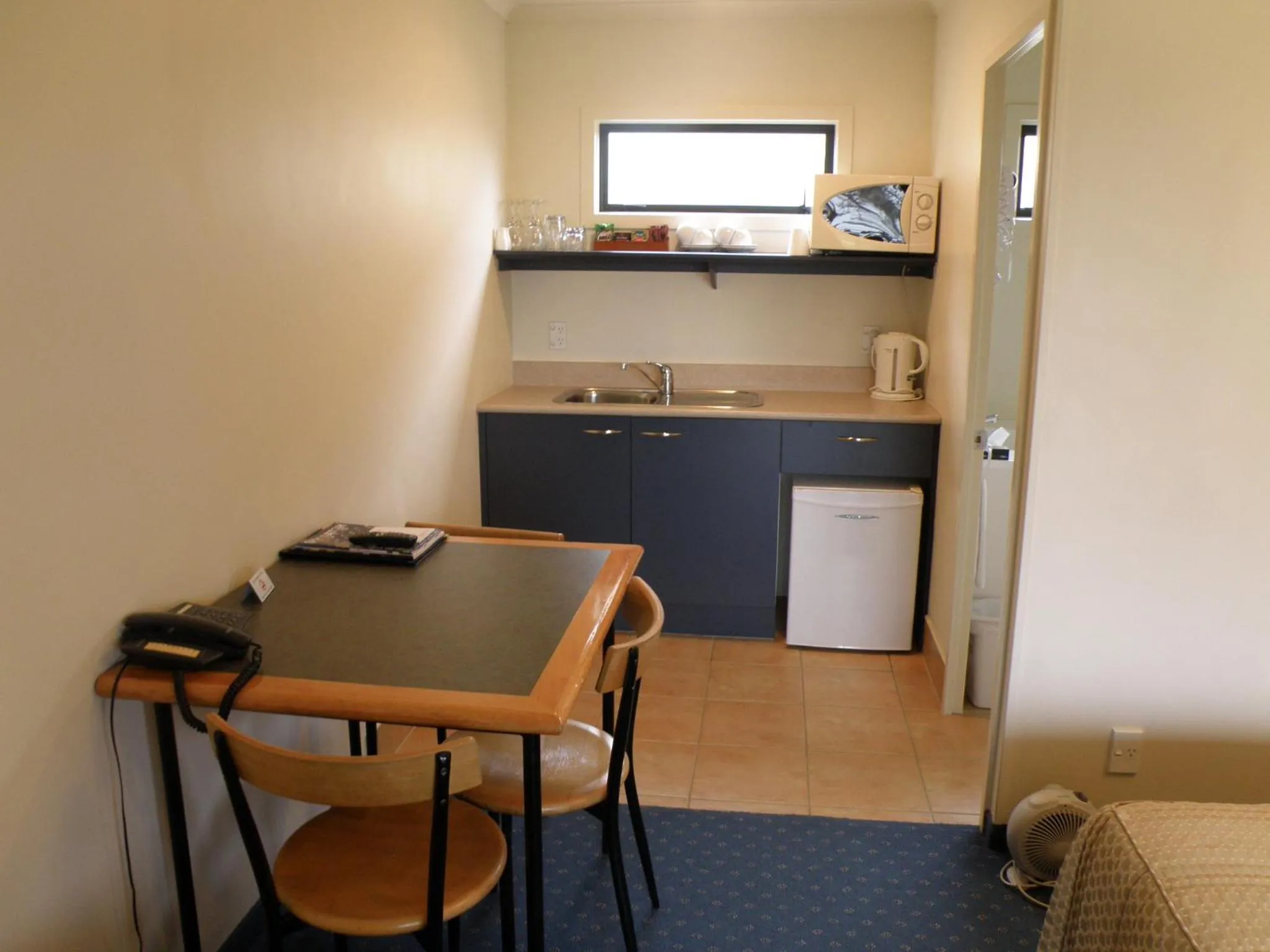 Living room in Stadium Motel