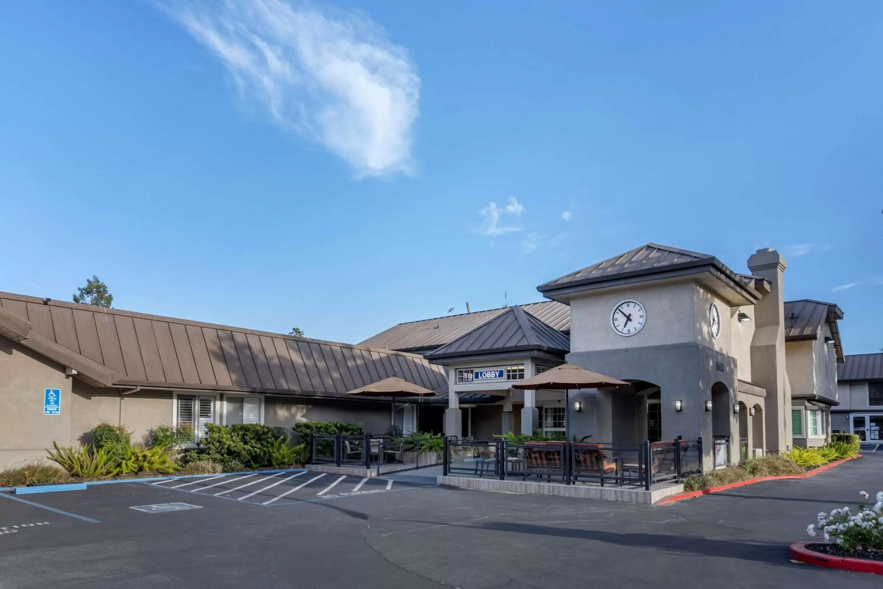 Property building in Best Western Silicon Valley Inn