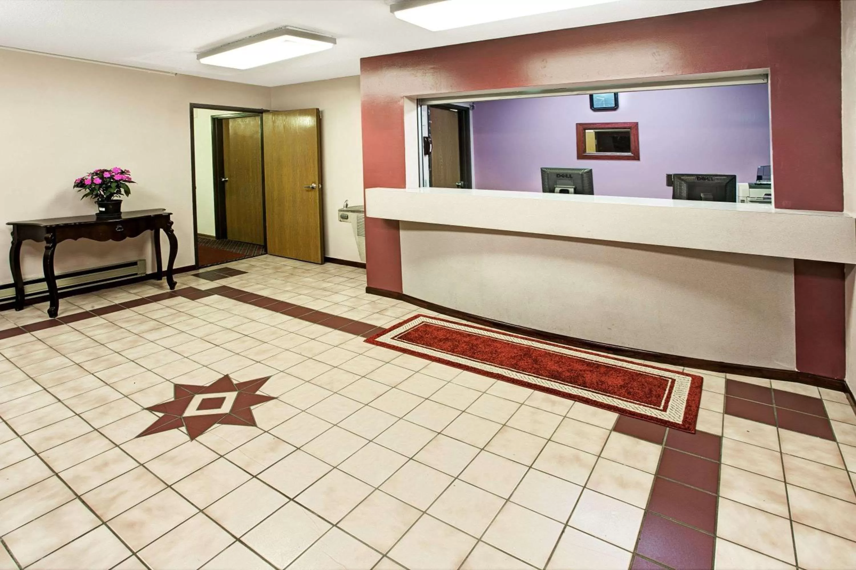 Lobby or reception in Super 8 by Wyndham Heath/Newark