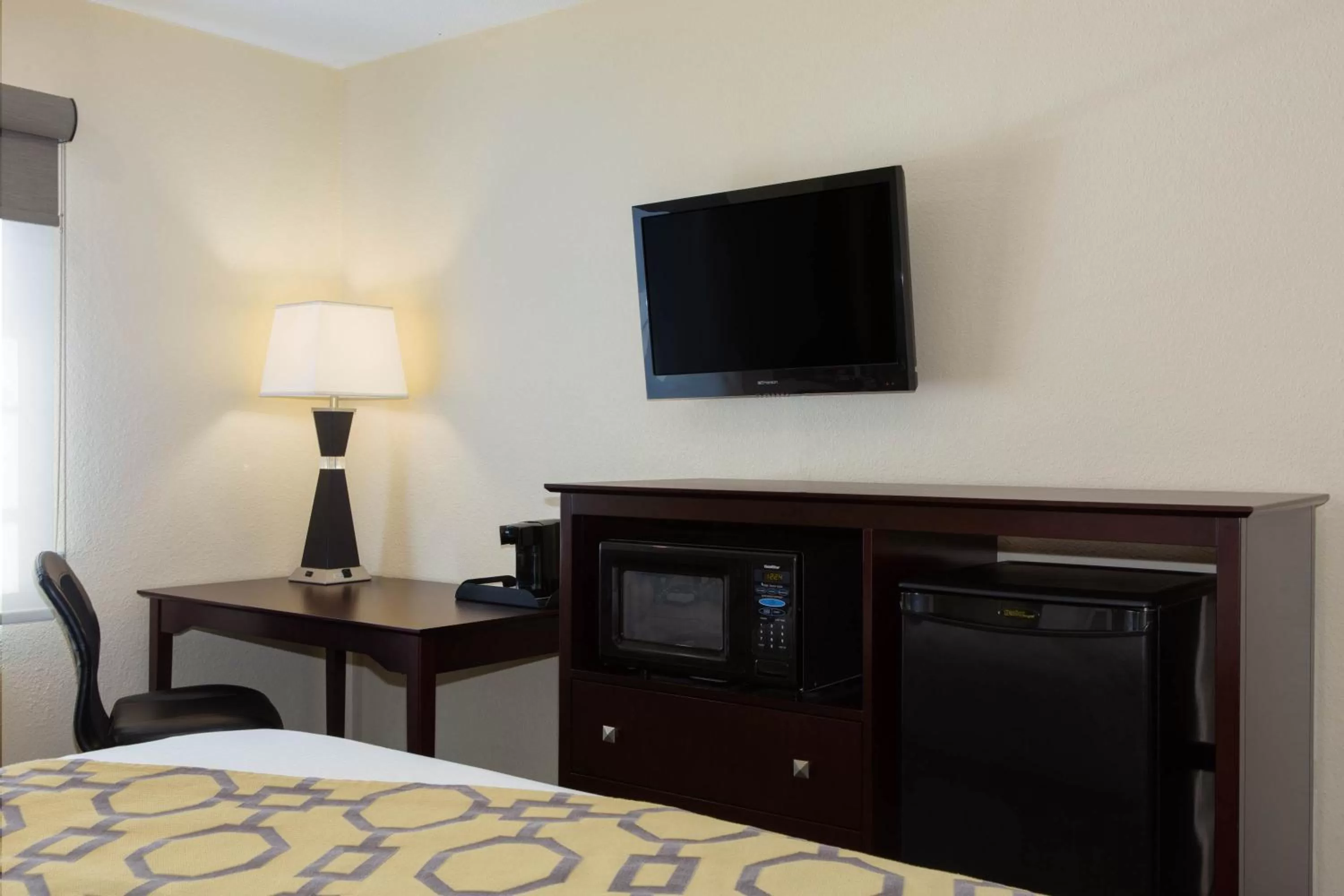 TV and multimedia, Bed in Baymont by Wyndham Jefferson City