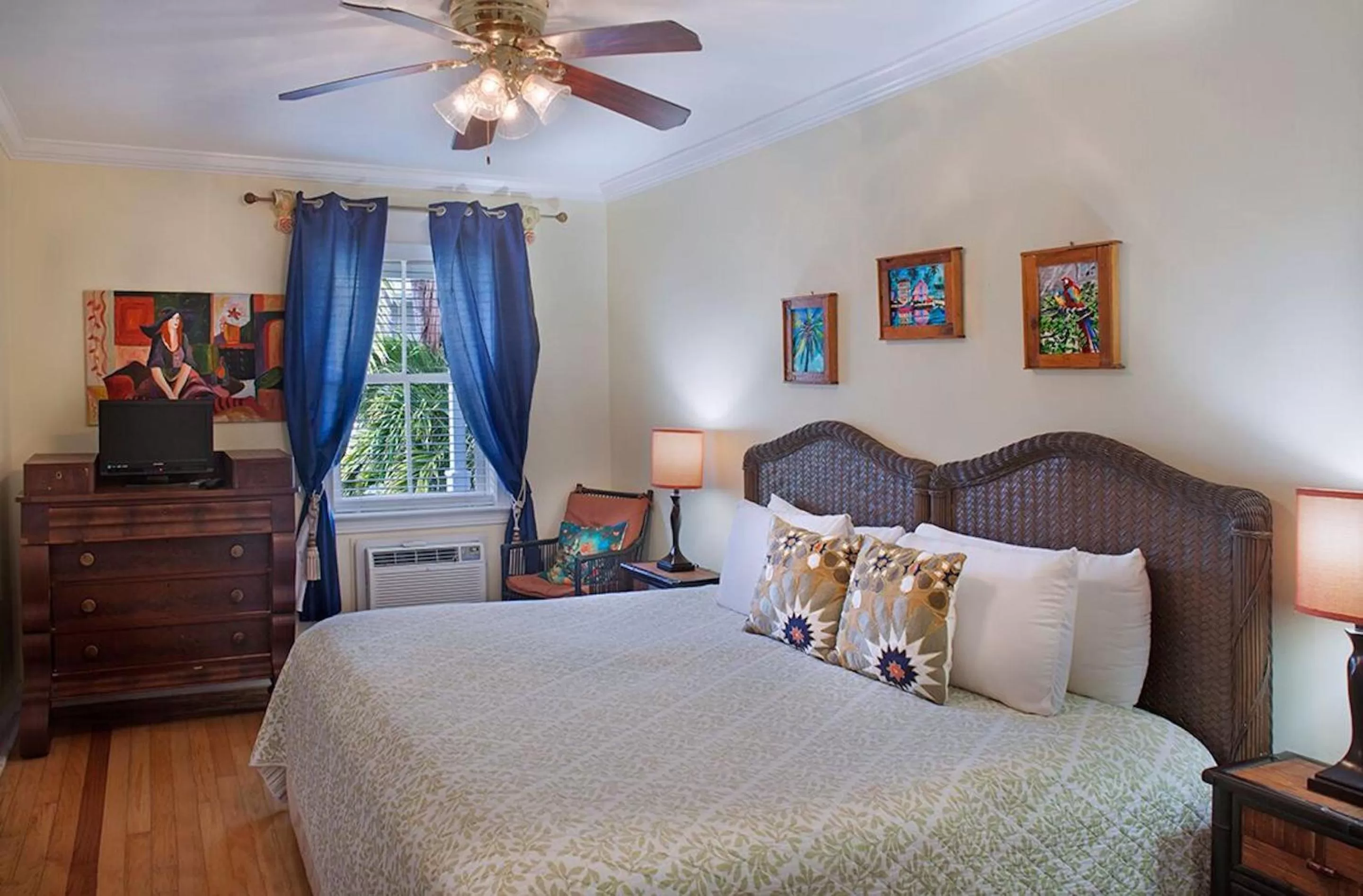 Bedroom, Bed in Coco Plum Inn