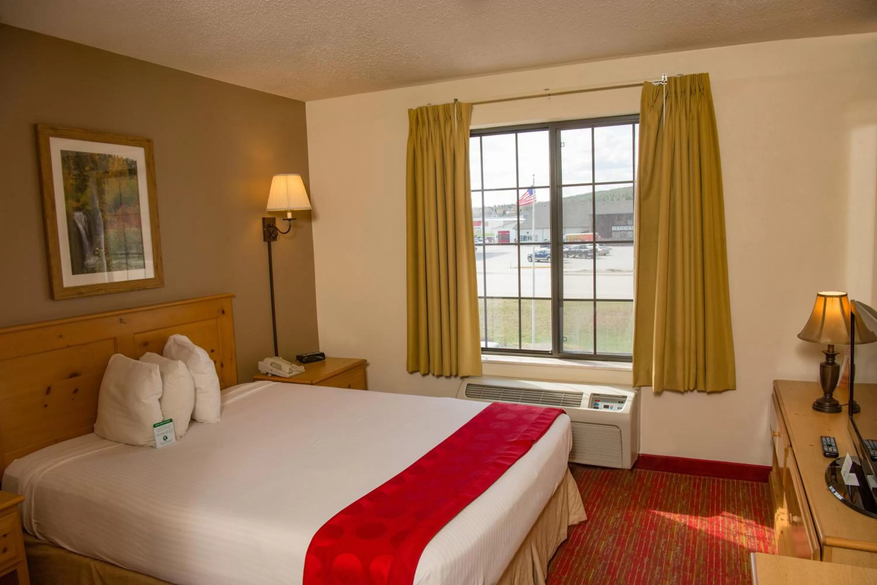 Bed in Summerset Hotel and Suites Rapid City West