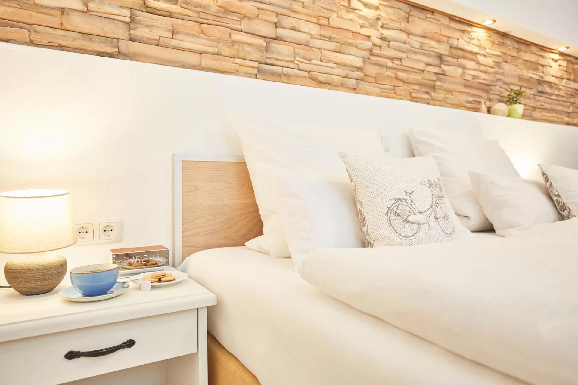 Bed in Zum Fischer am See ***S