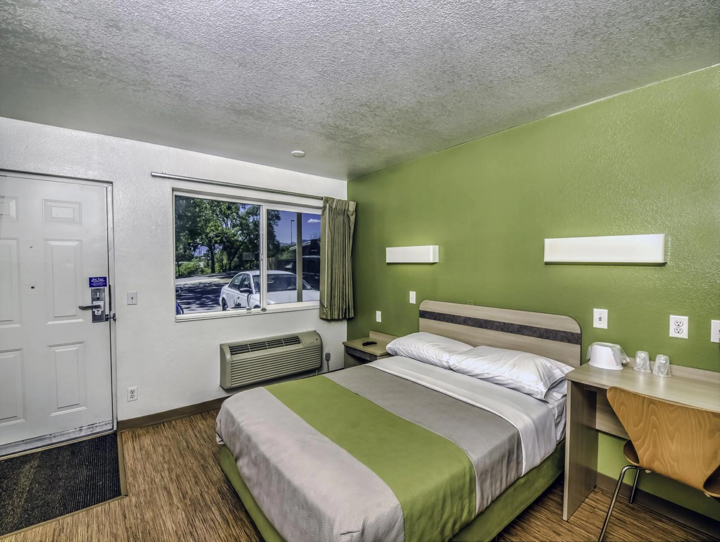 Bedroom in Motel 6-Colorado Springs, CO