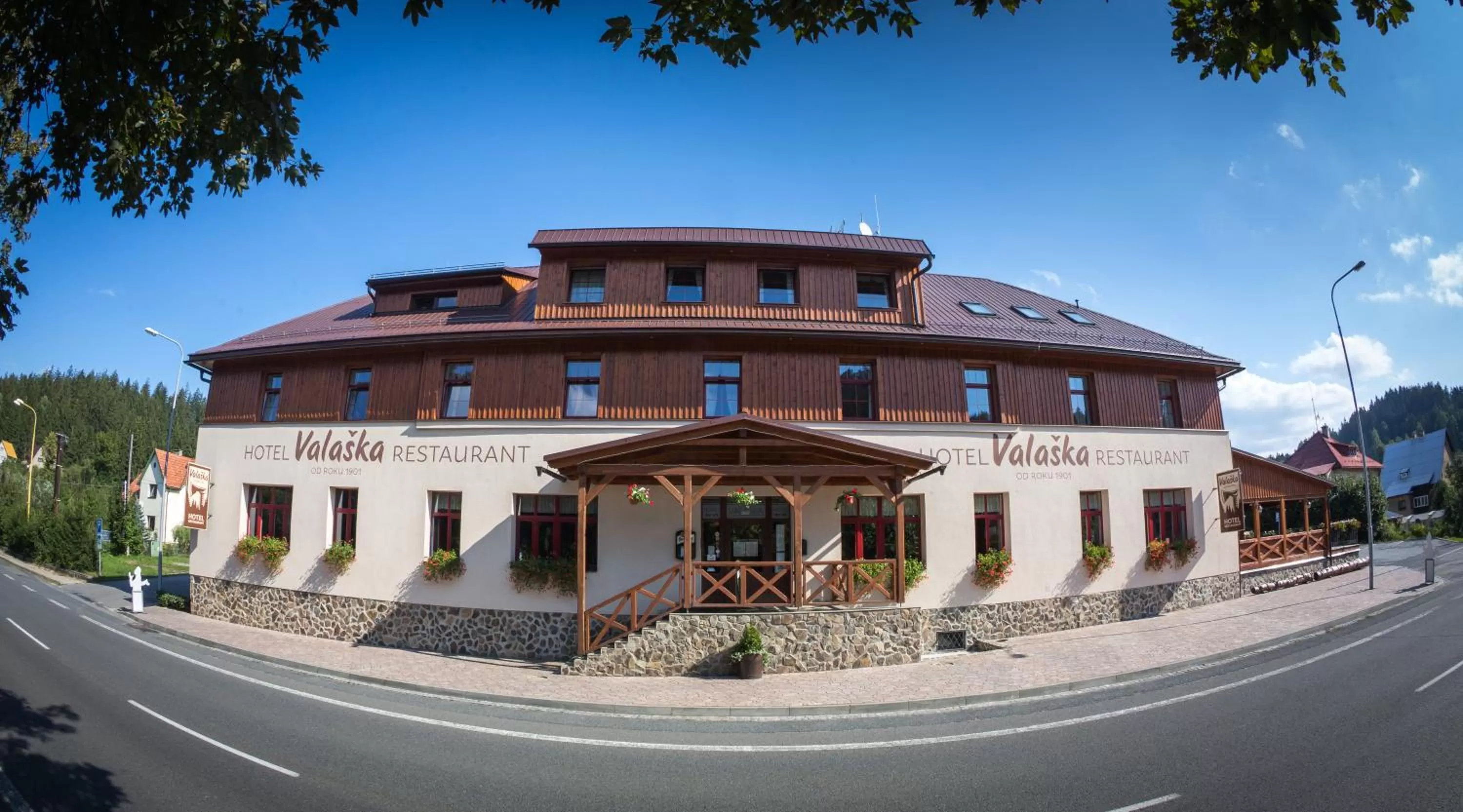 Facade/entrance in Relax hotel Valaška