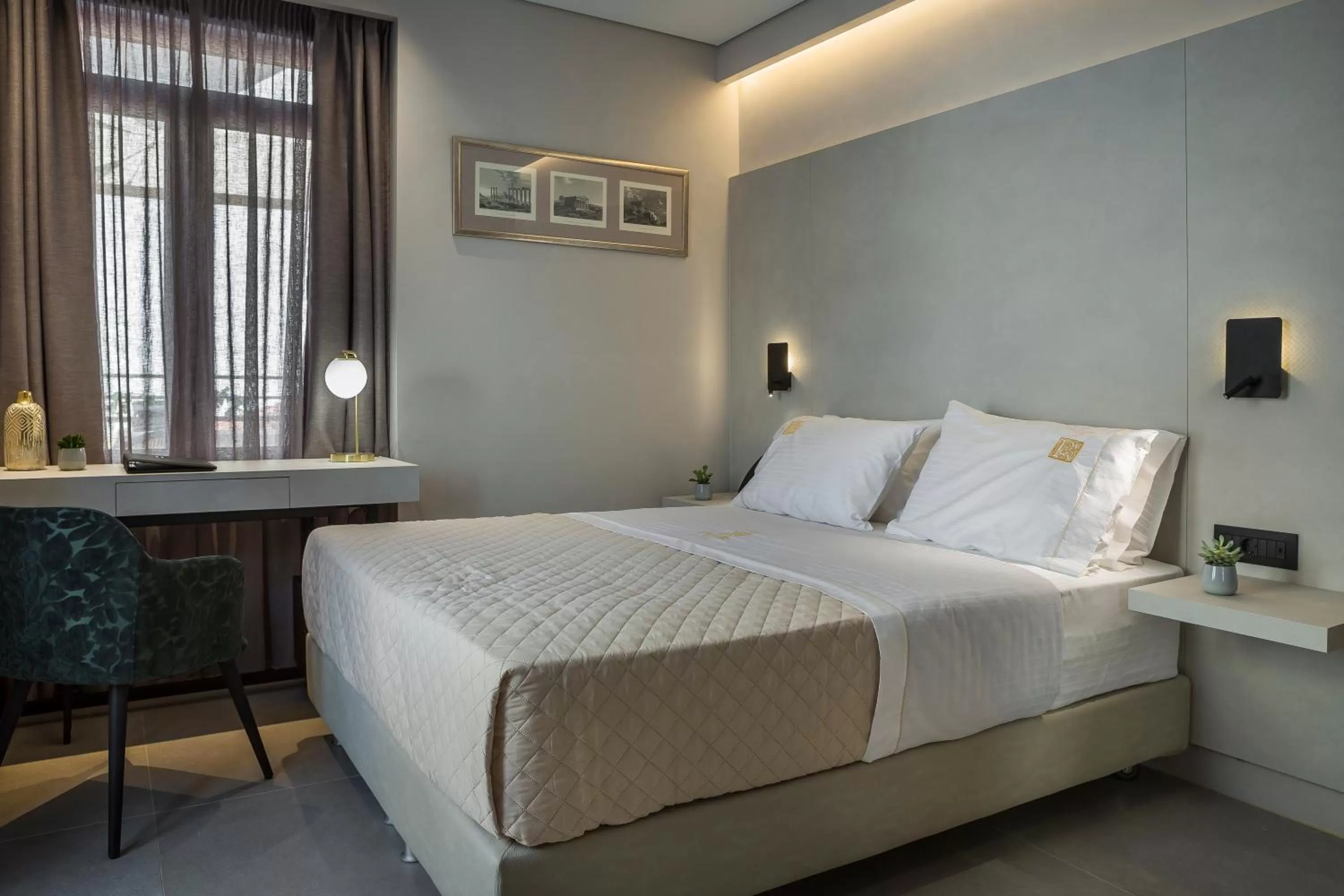 Bedroom, Bed in Royalty Hotel Athens