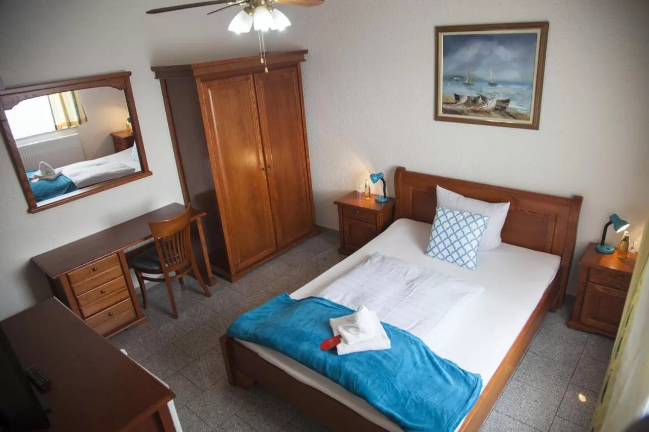 Bed in Hotel Atlantis