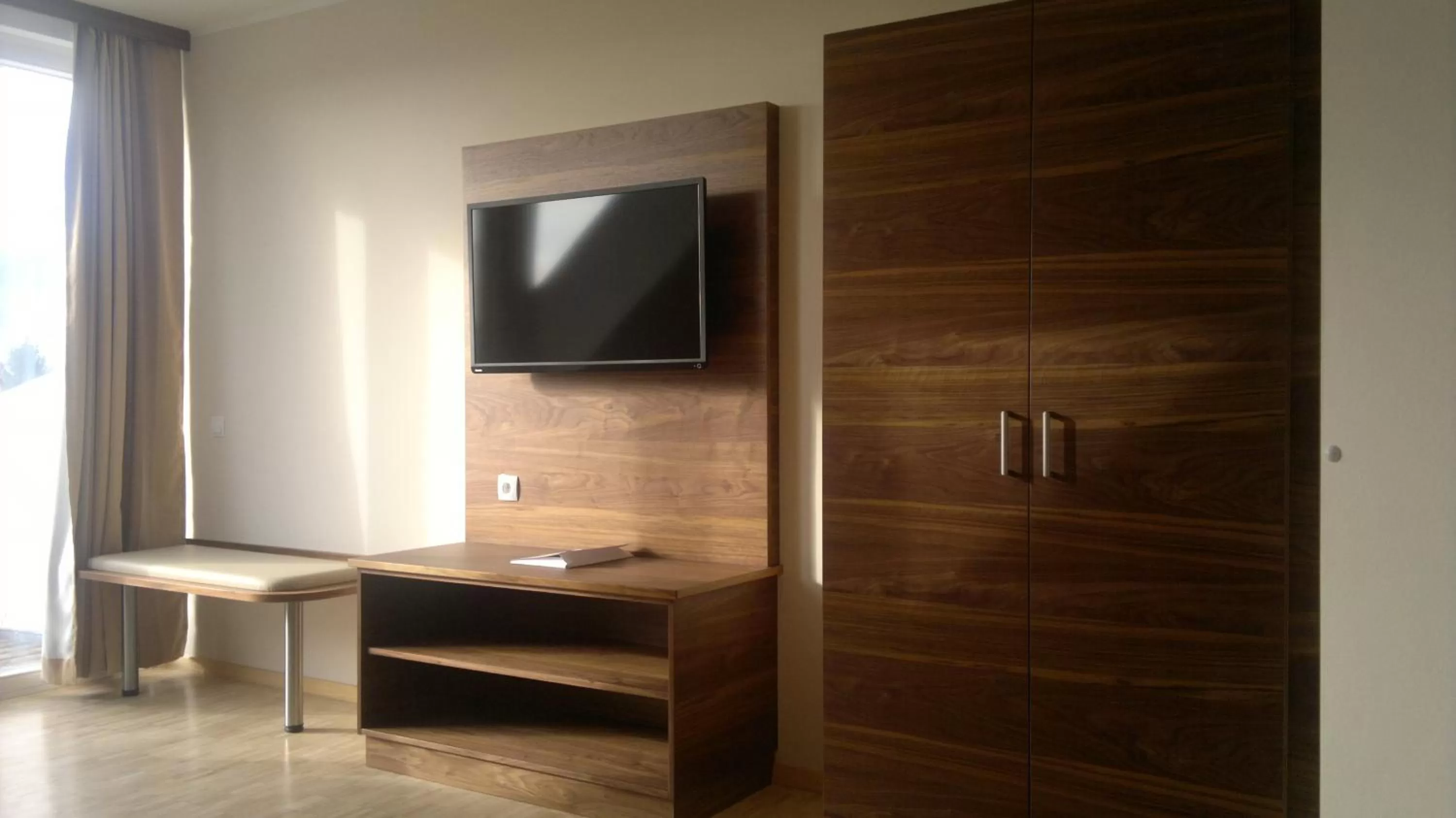 Living room, TV/Entertainment Center in Biergasthaus Schiffner