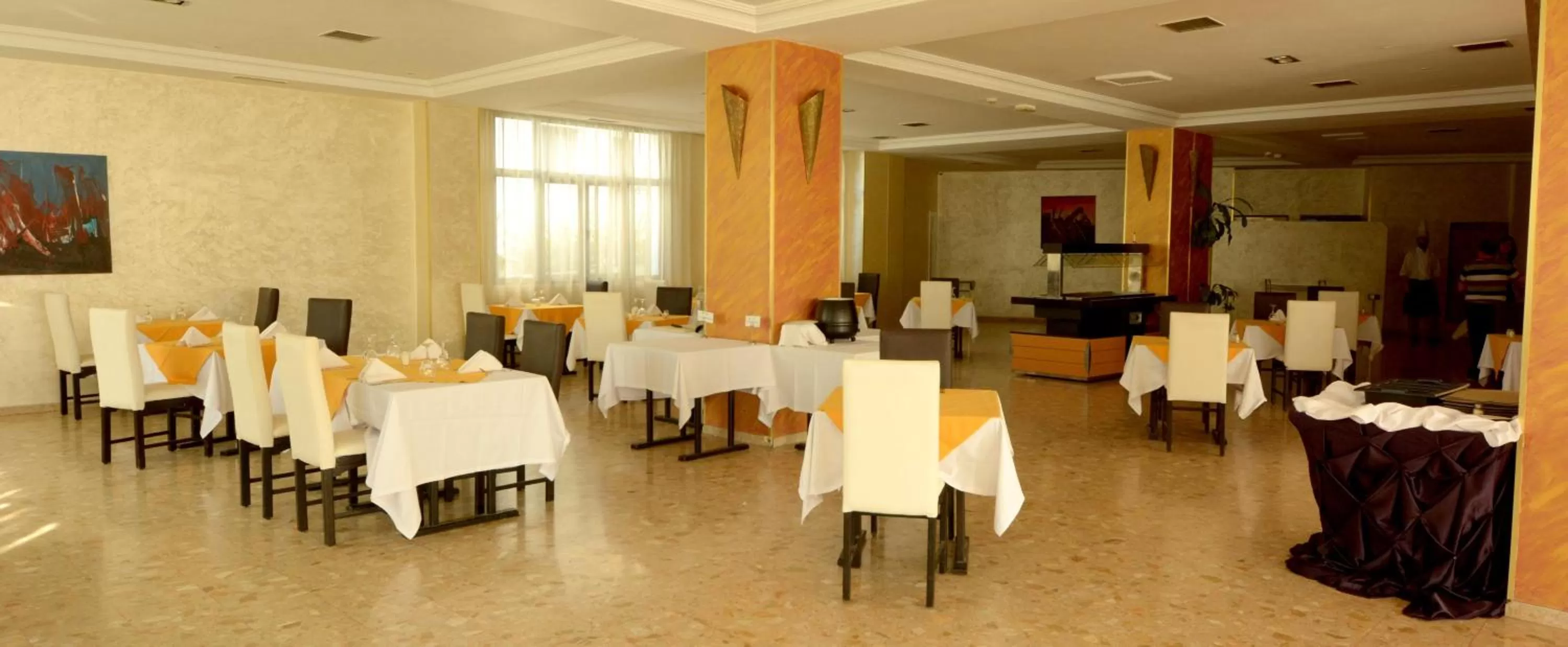 Restaurant/places to eat in Oasis Hotel & Spa