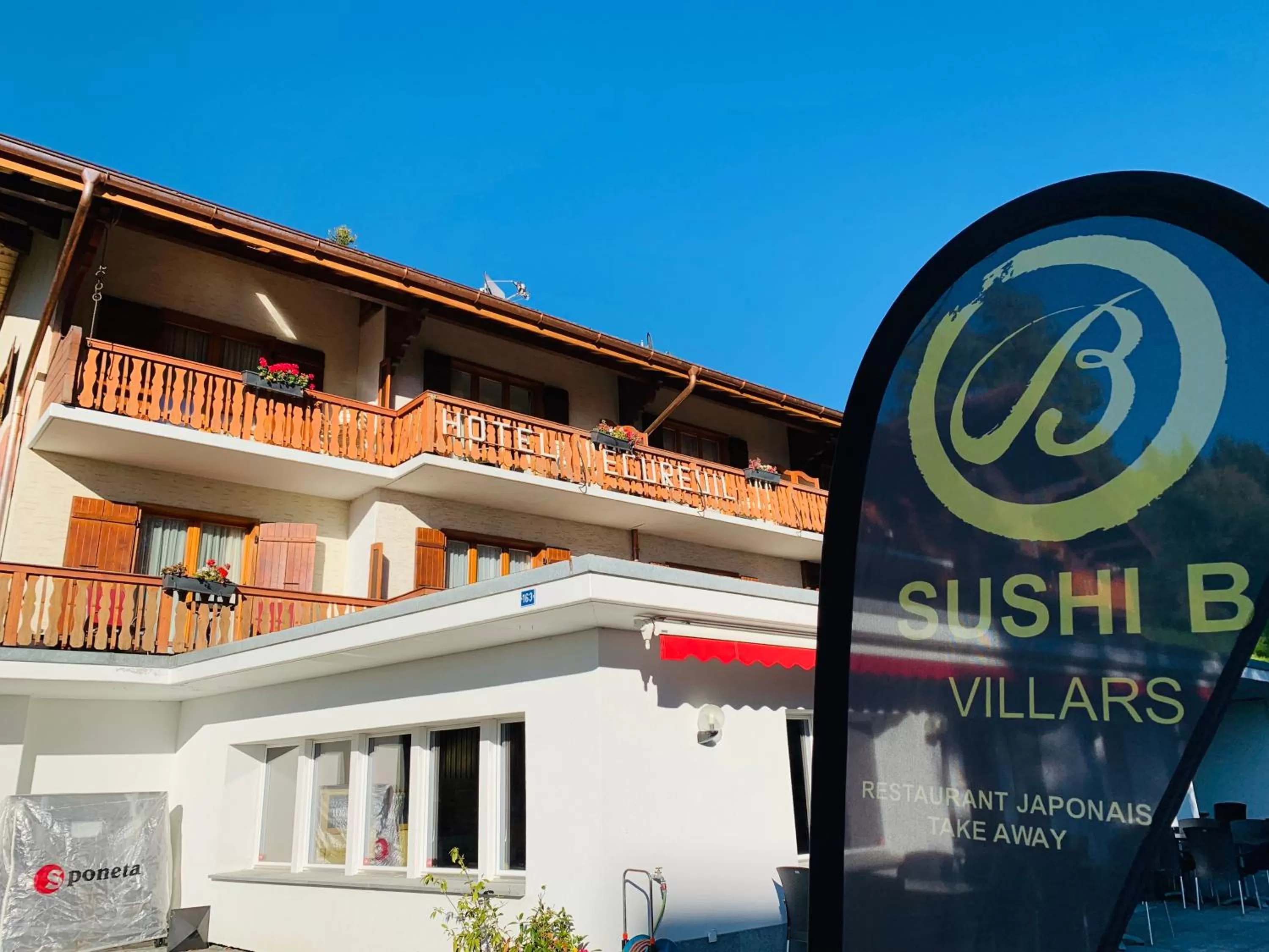 Facade/entrance in Hôtel Ecureuil Villars