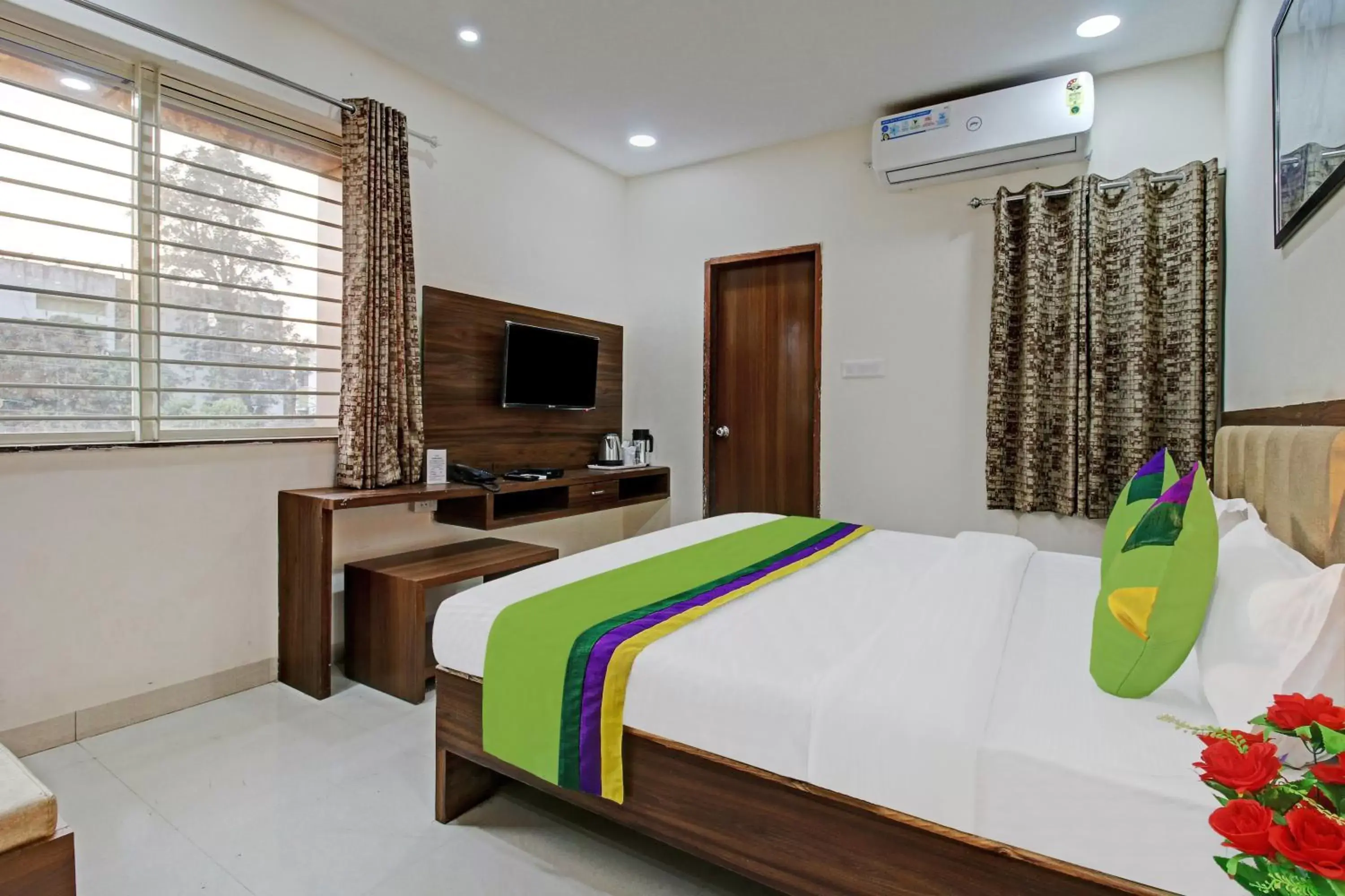 Deluxe Double Room - single occupancy in Treebo Krishna Regency ISBT Bus Stop Deluxe Double Room - single occupancy in Treebo Krishna Regency ISBT Bus Stop