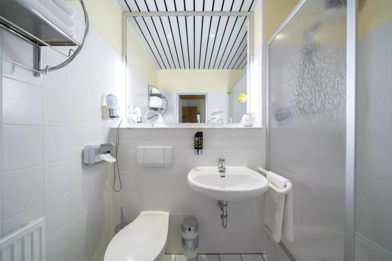 Bathroom in Anders Hotel Walsrode