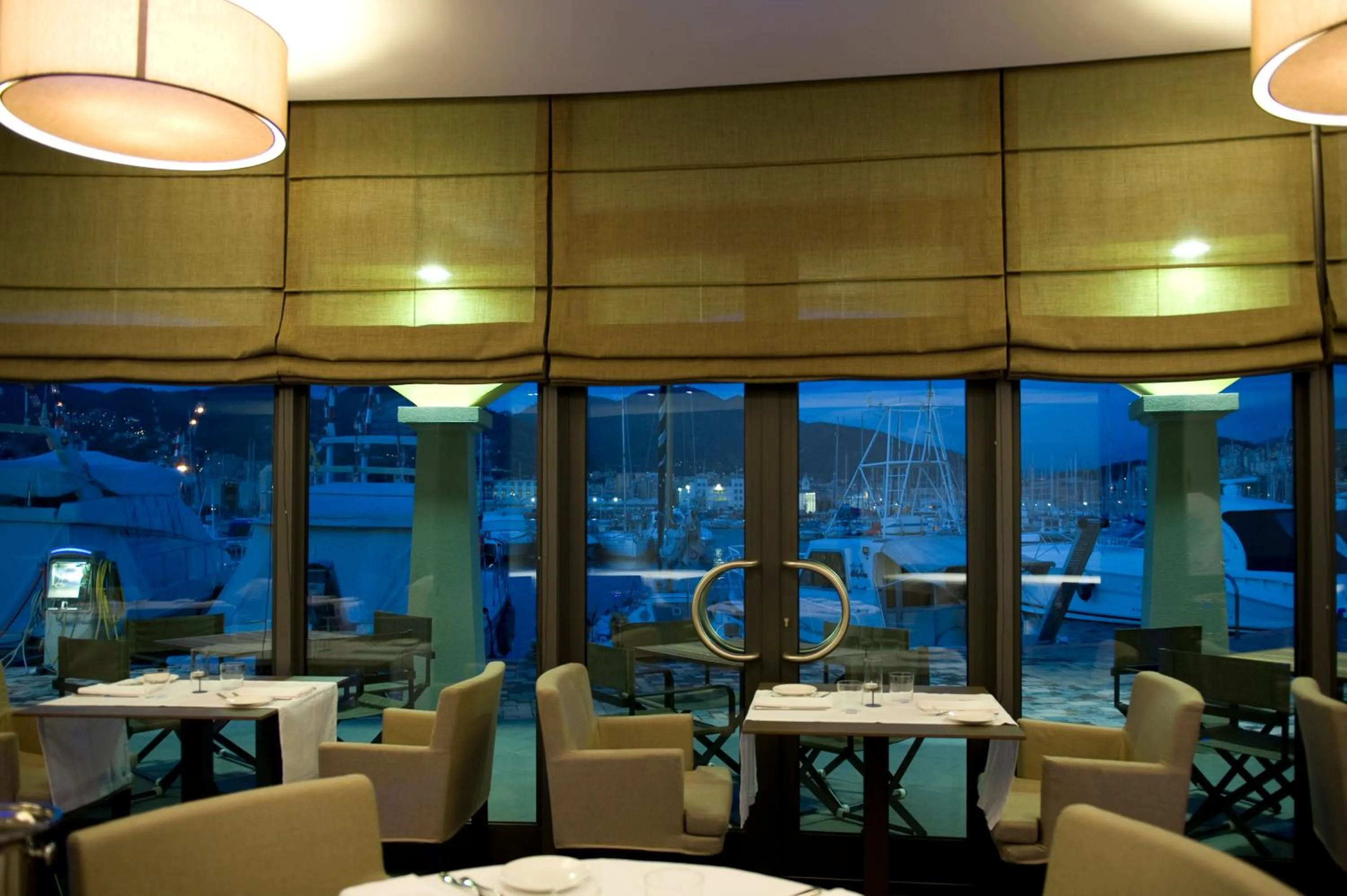 Restaurant/places to eat in Marina Place Resort