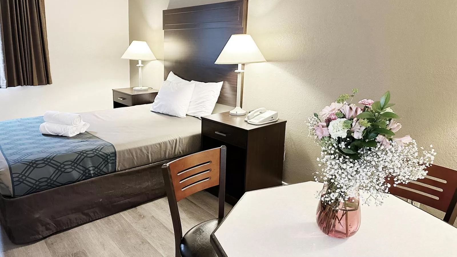 Photo of the whole room, Bed in Ocean Star Inn