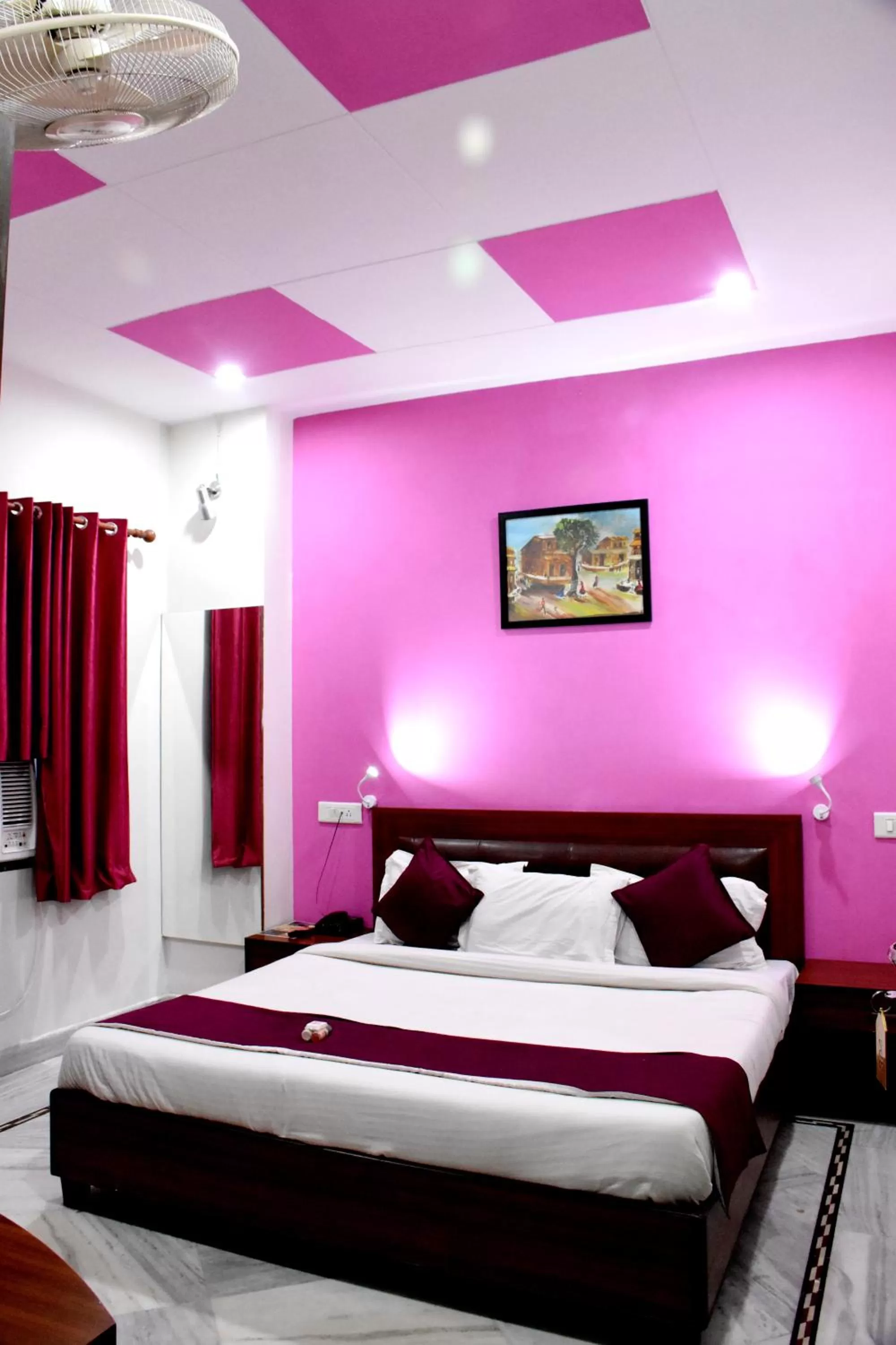 Bedroom, Bed in Hotel The Pride