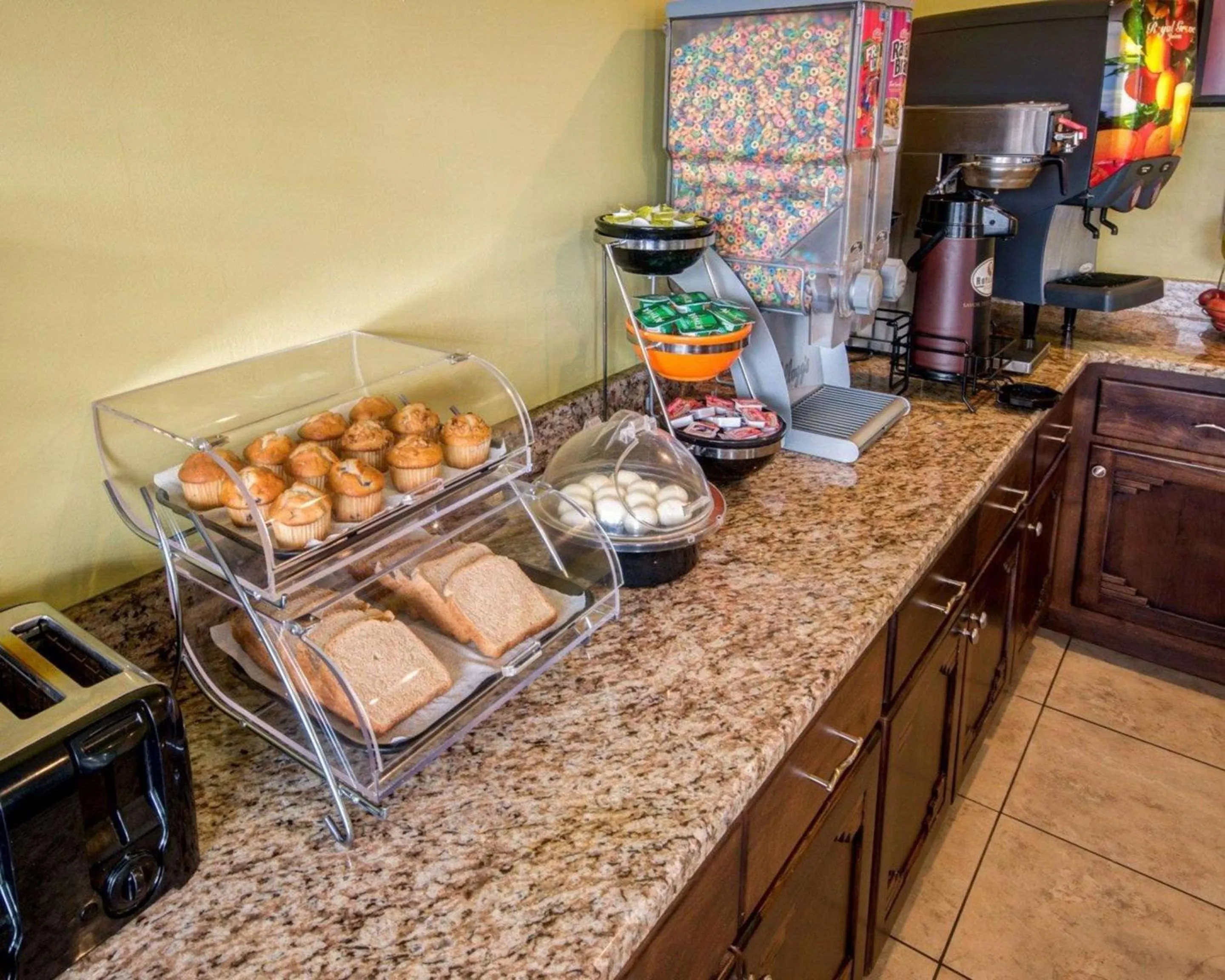 Breakfast in Econo Lodge Albuquerque East