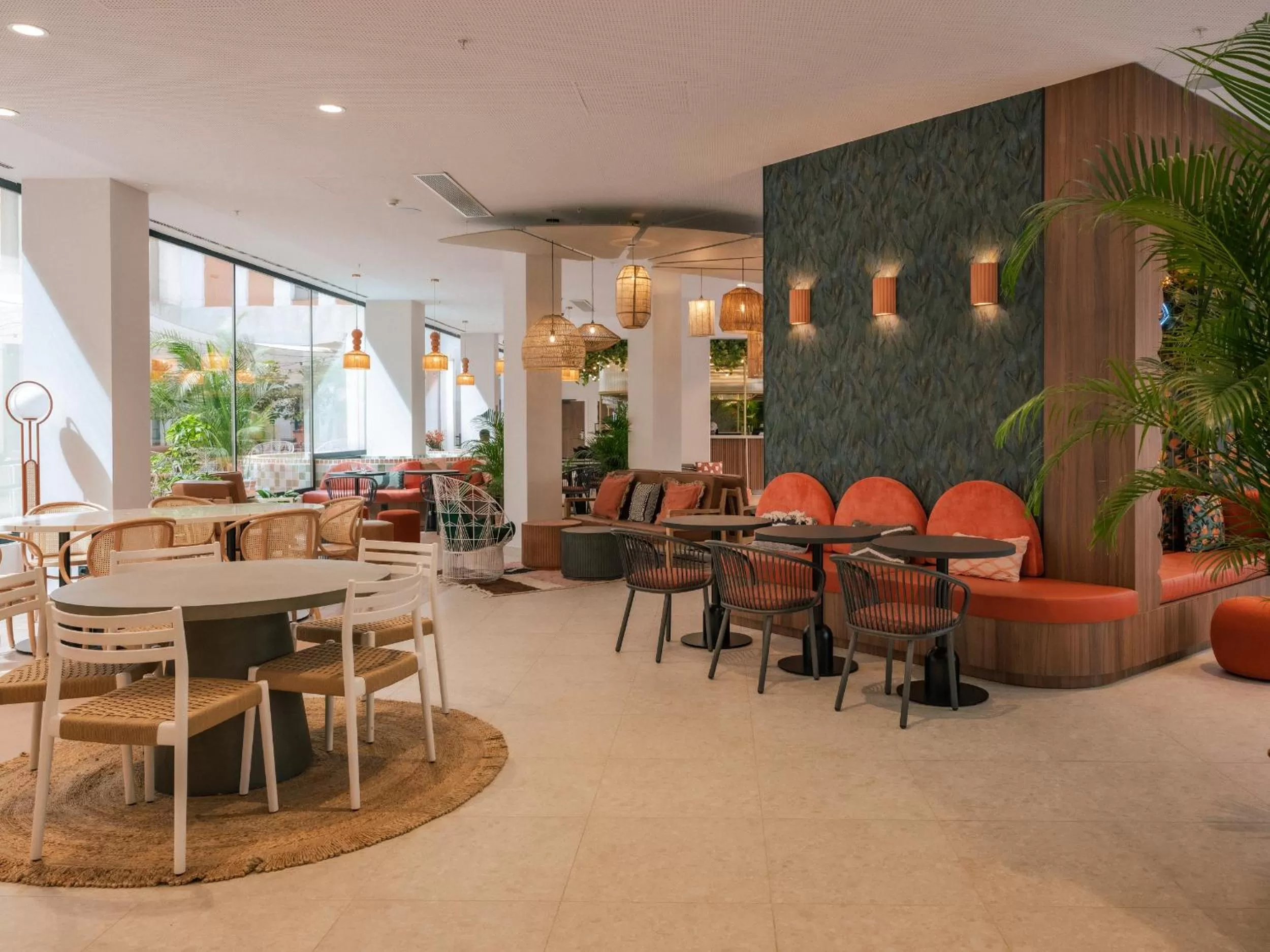 Lounge or bar in Ibis Styles Sevilla City Santa Justa