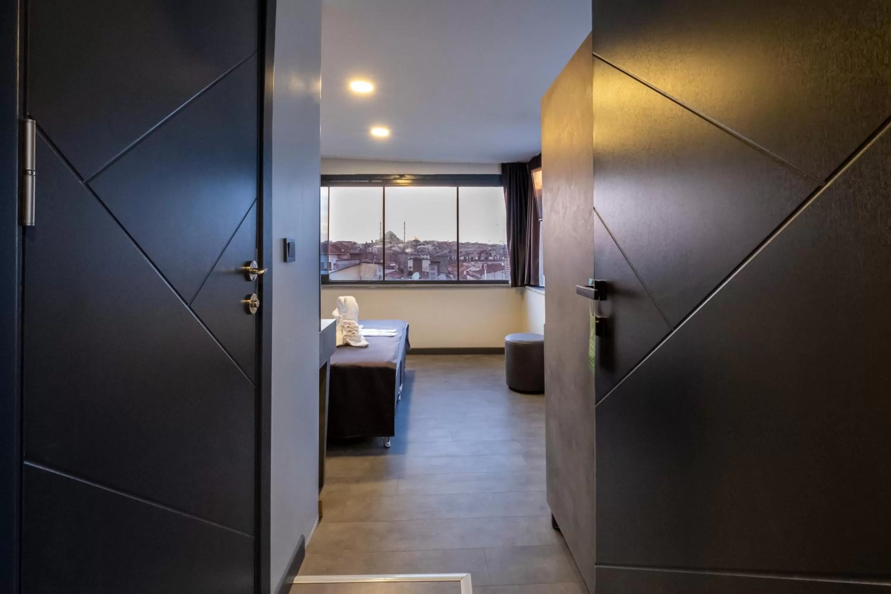 Kitchen or kitchenette in The Queen Hotel