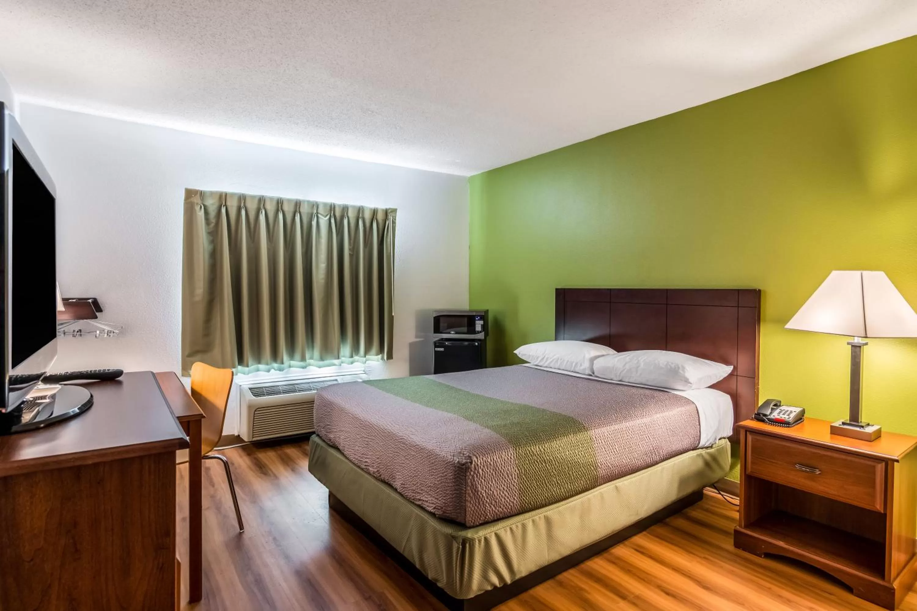 Bedroom, Bed in Motel 6-Petersburg, VA - Fort Lee