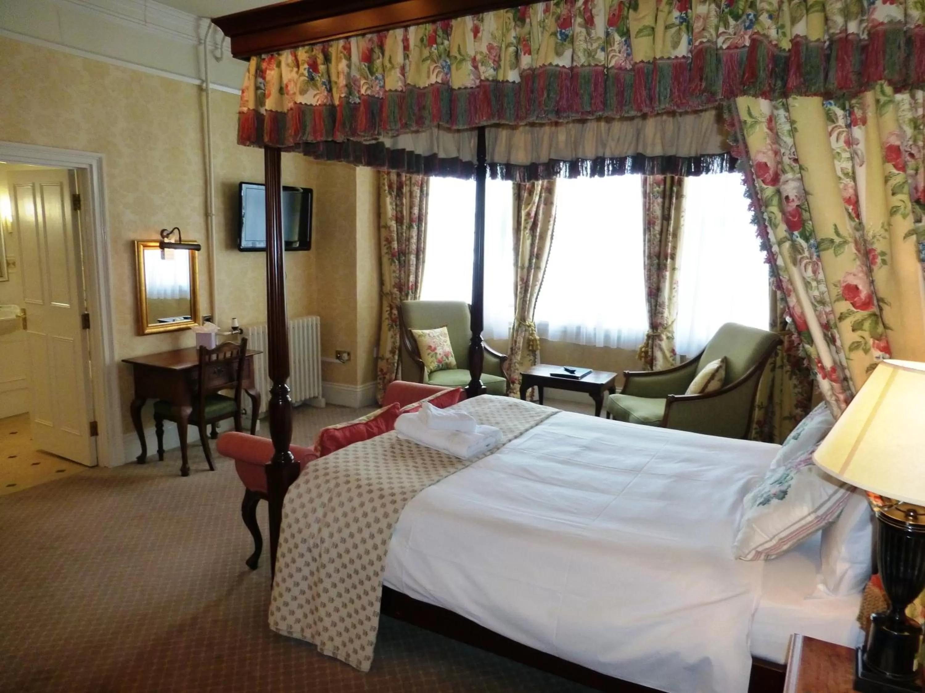 Bedroom, Bed in The Bear Hotel