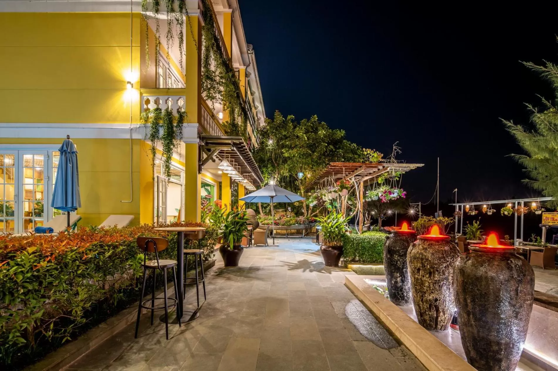 Garden in TRIPLE Riverside Villa Hotel HoiAn