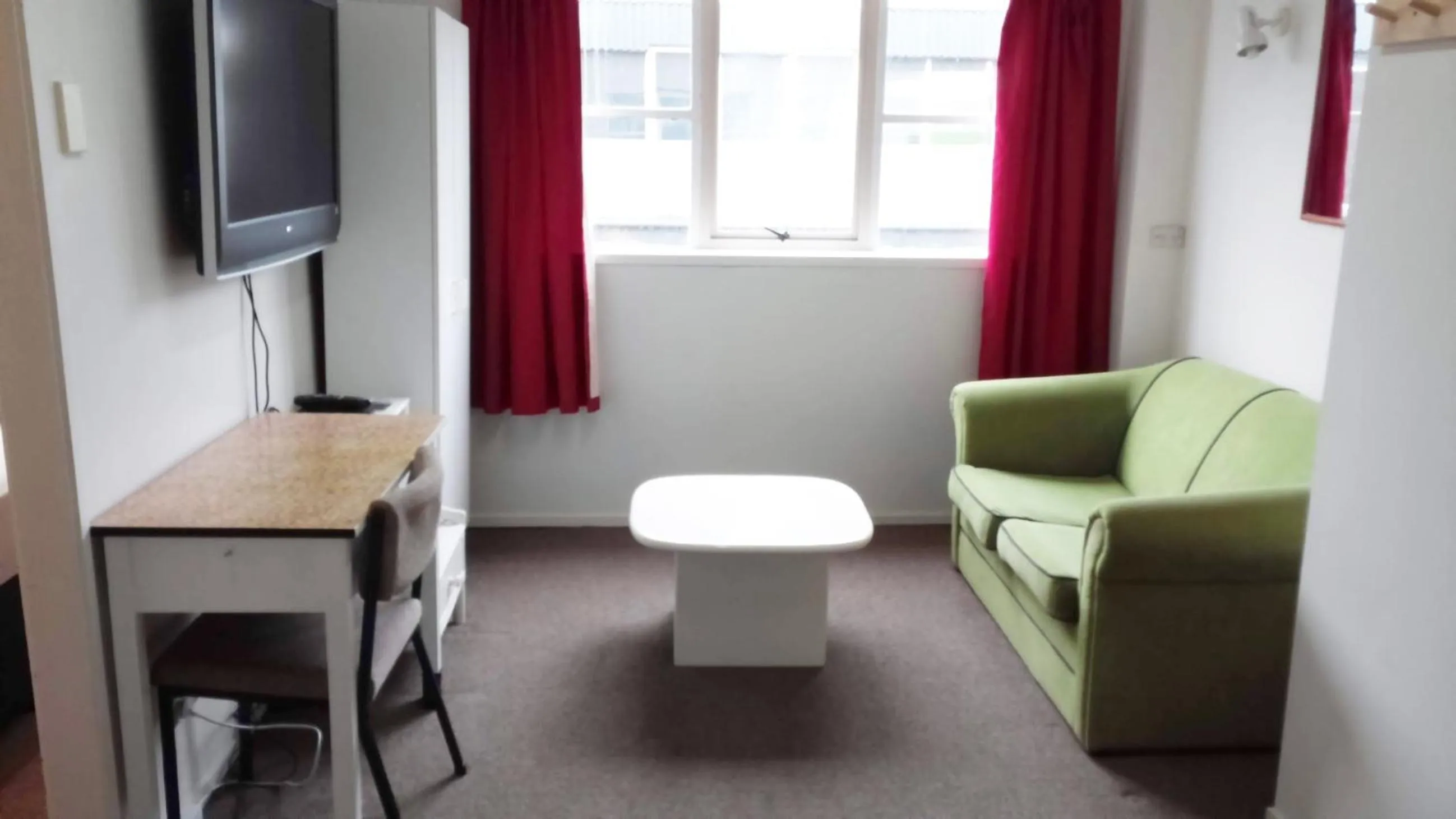 Living room in Backpackers Central Hamilton