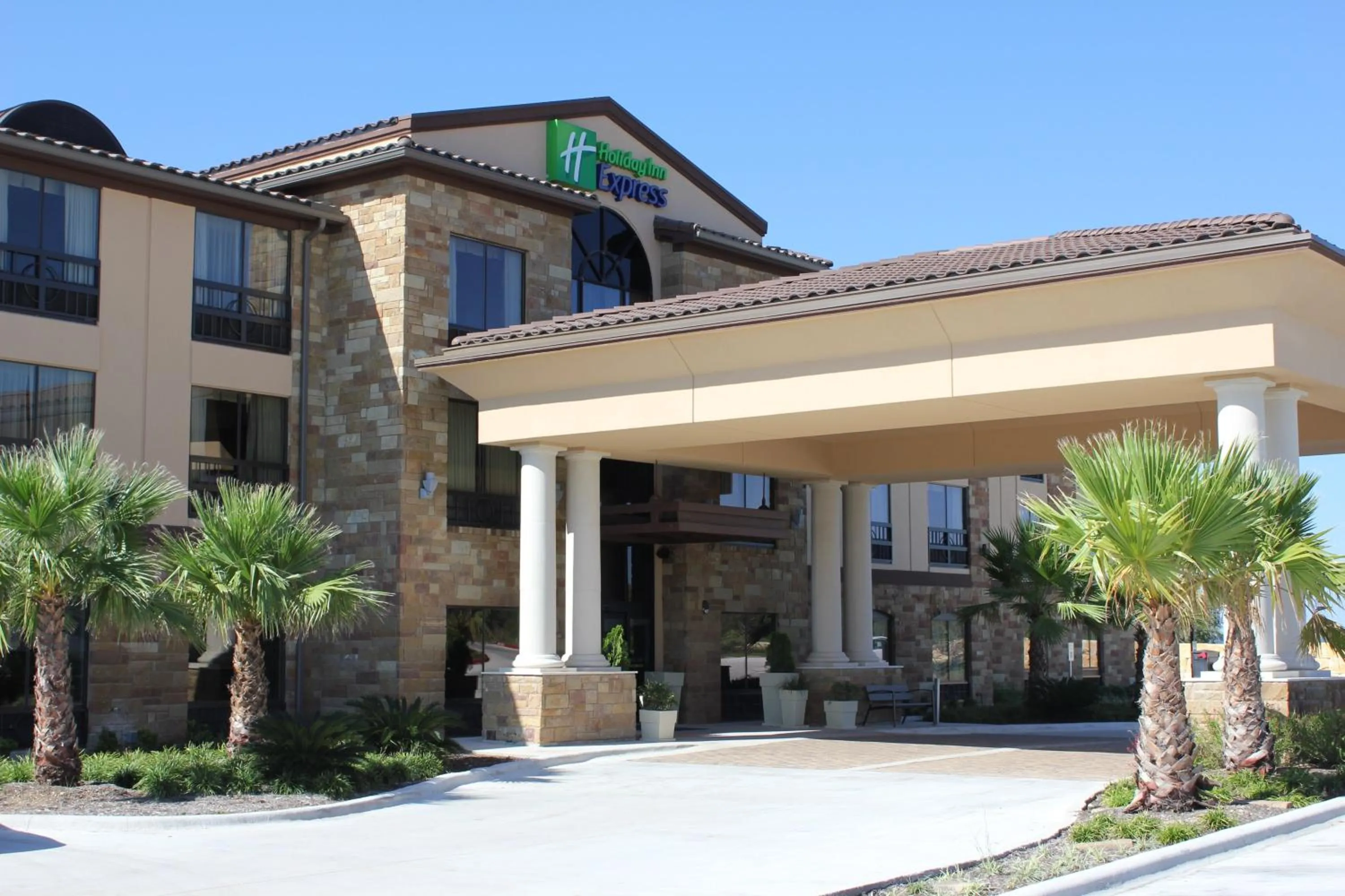 Property building in Holiday Inn Express & Suites Austin NW – Lakeway by IHG