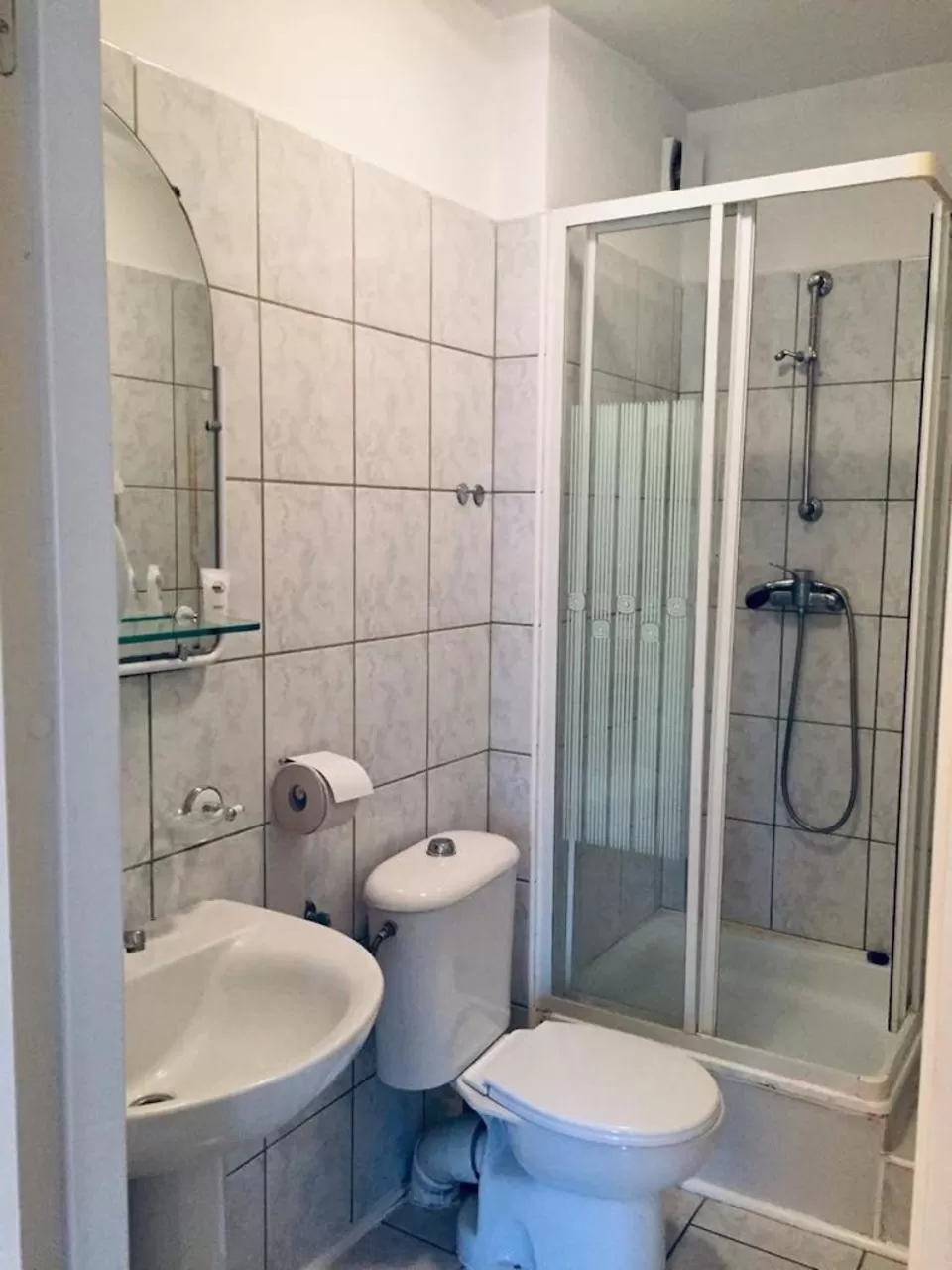 Bathroom in OWR Relax - Hostel położony blisko atrakcji turystycznych