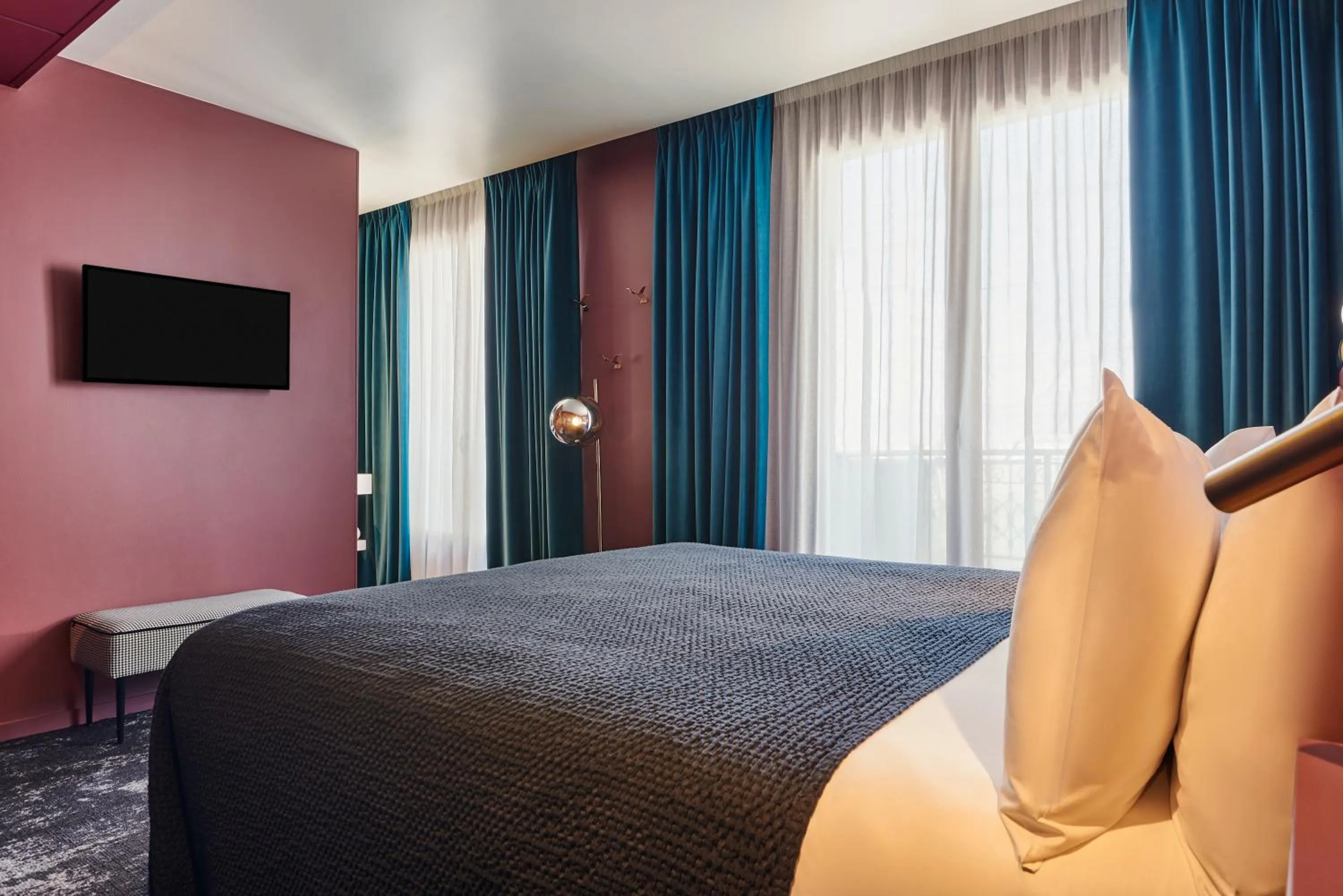 Bed in Mercure Paris Tour Eiffel Pont Mirabeau