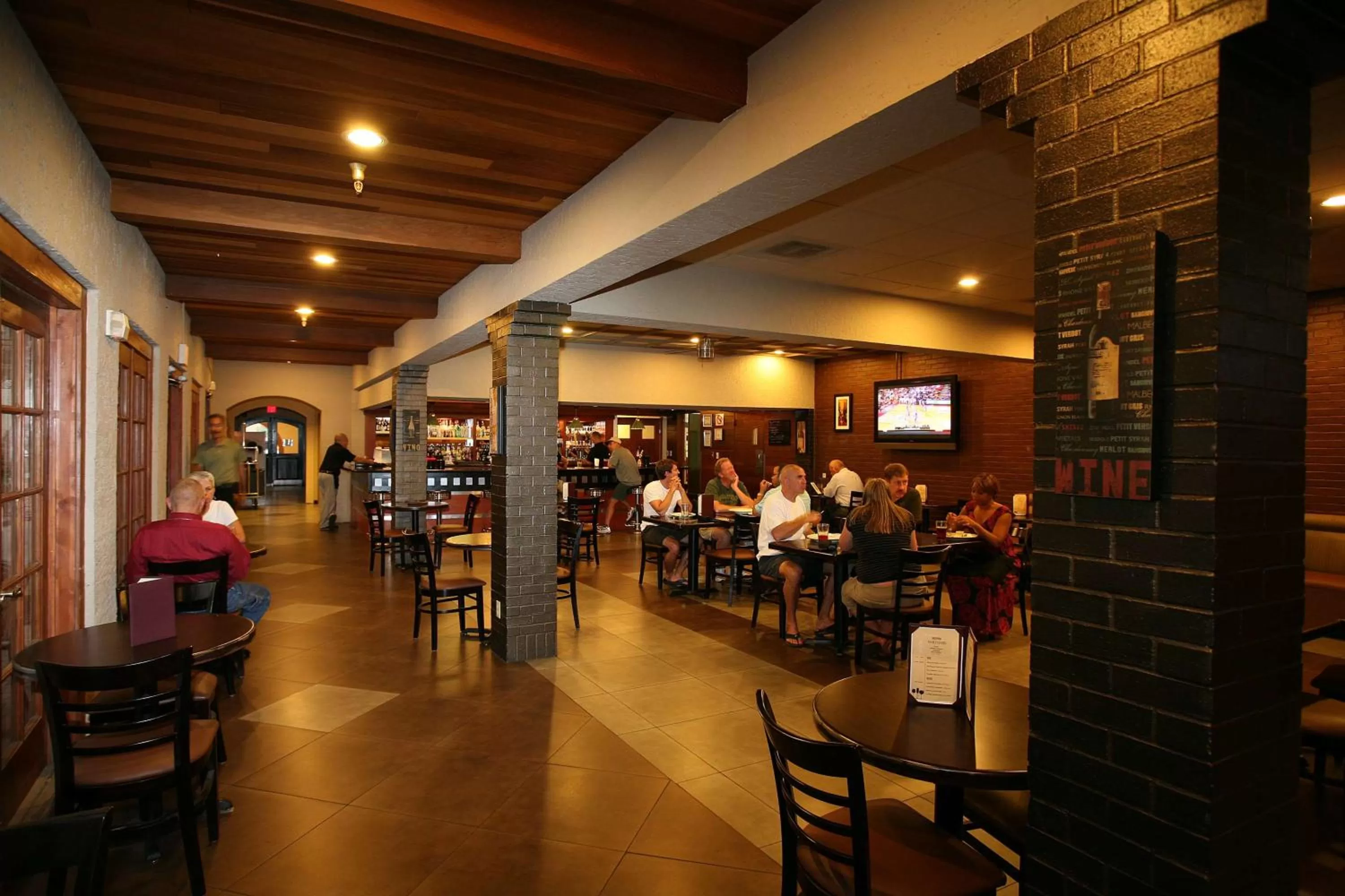 Restaurant/places to eat in DoubleTree Suites by Hilton Tucson Airport