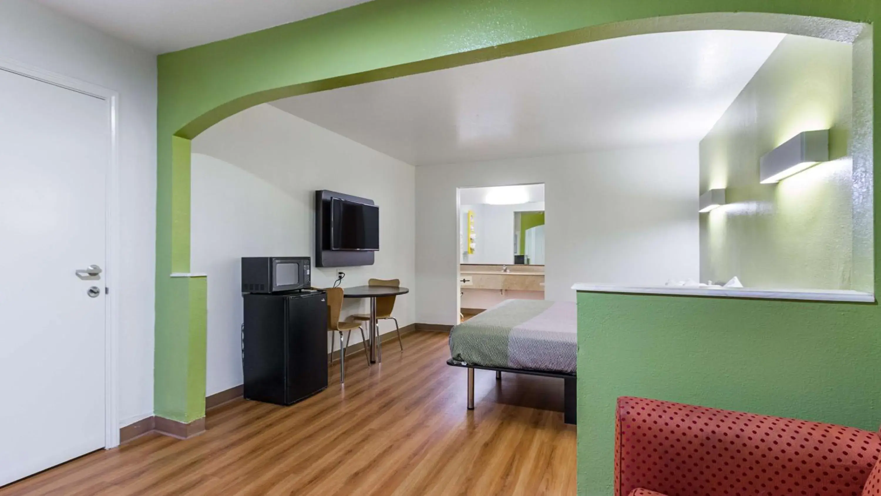 King Room - Disability Access - Non-Smoking in Motel 6-San Marcos, TX - North King Room - Disability Access - Non-Smoking in Motel 6-San Marcos, TX - North