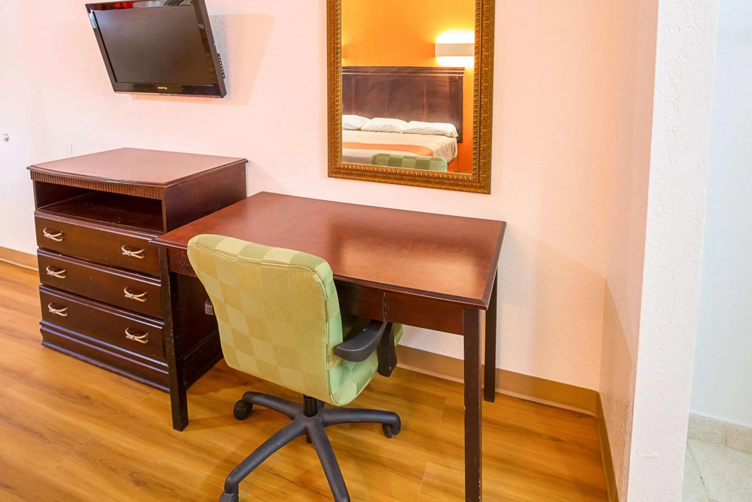 TV and multimedia in Motel 6-Red Oak, TX - Dallas