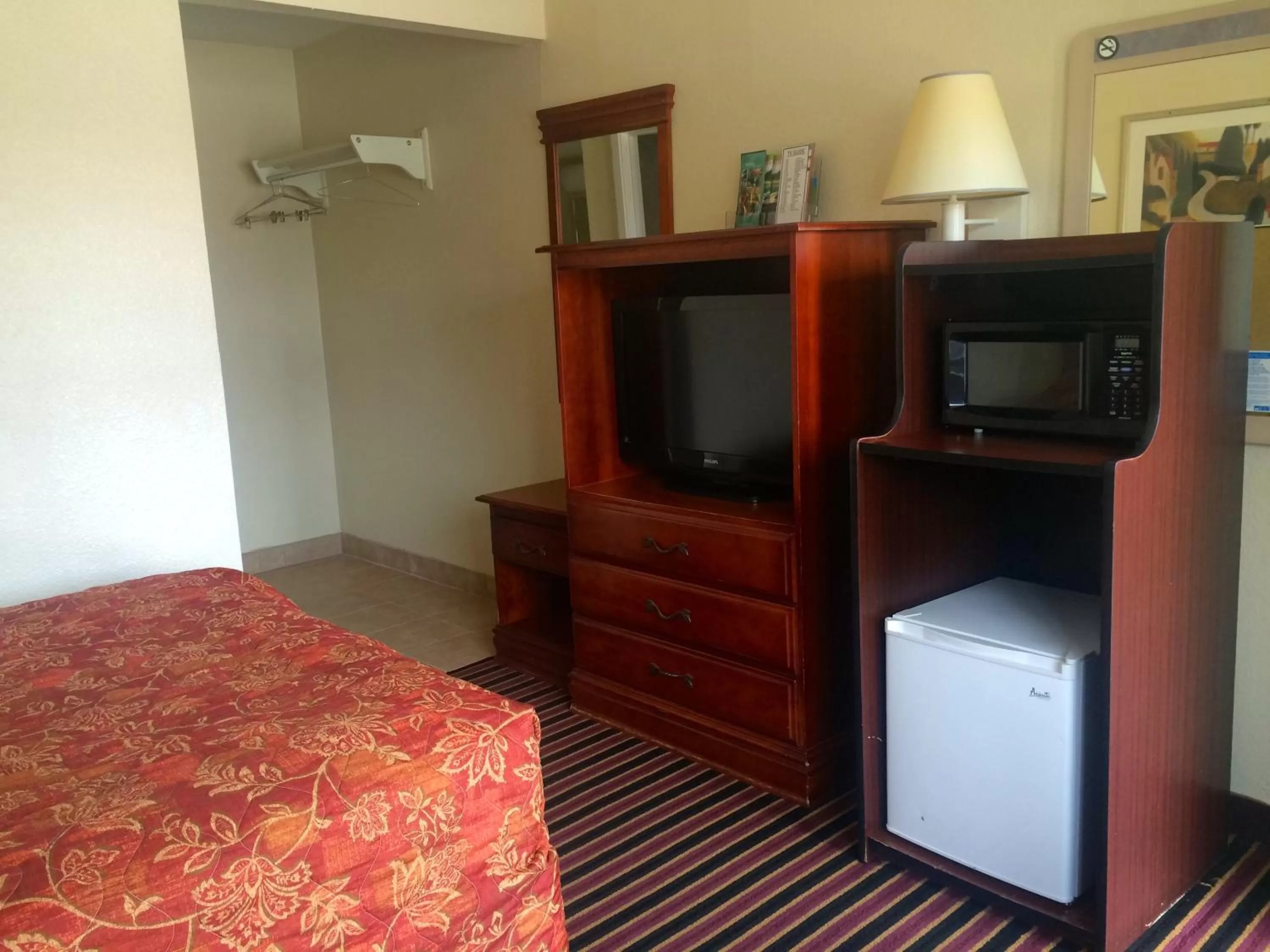 TV and multimedia, Bed in Carpet Inn