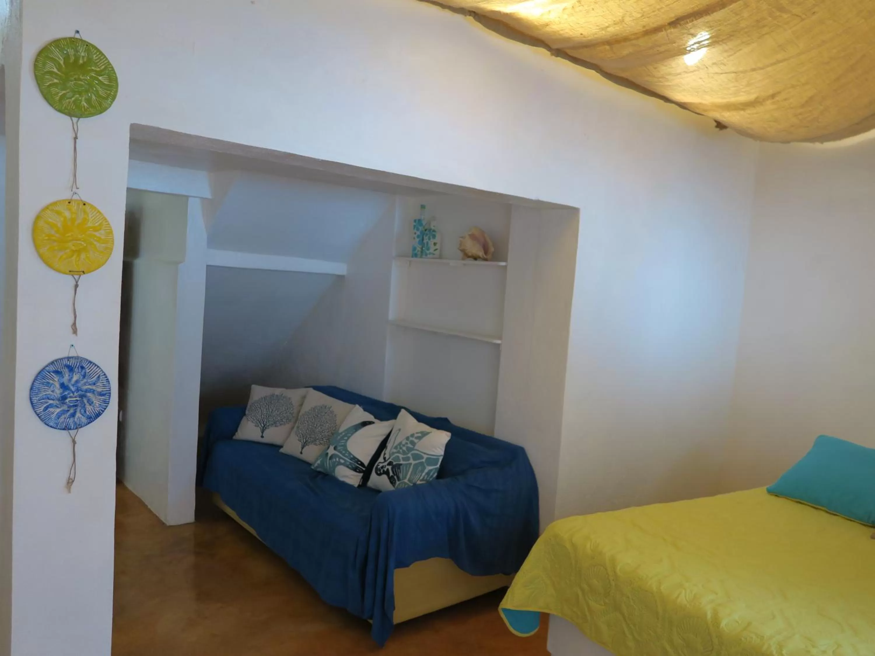 Decorative detail, Bed in Hotel Club Rolling Stone