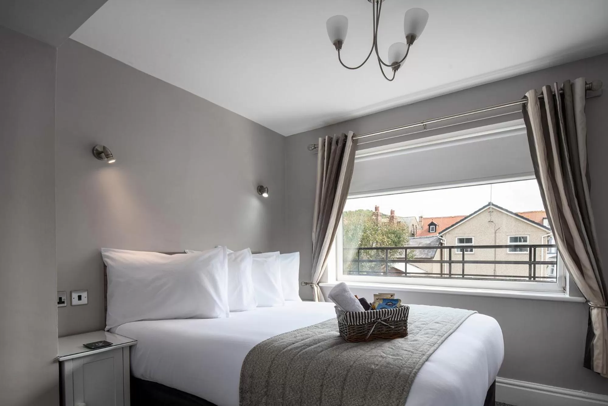 Bedroom, Bed in Pebble House