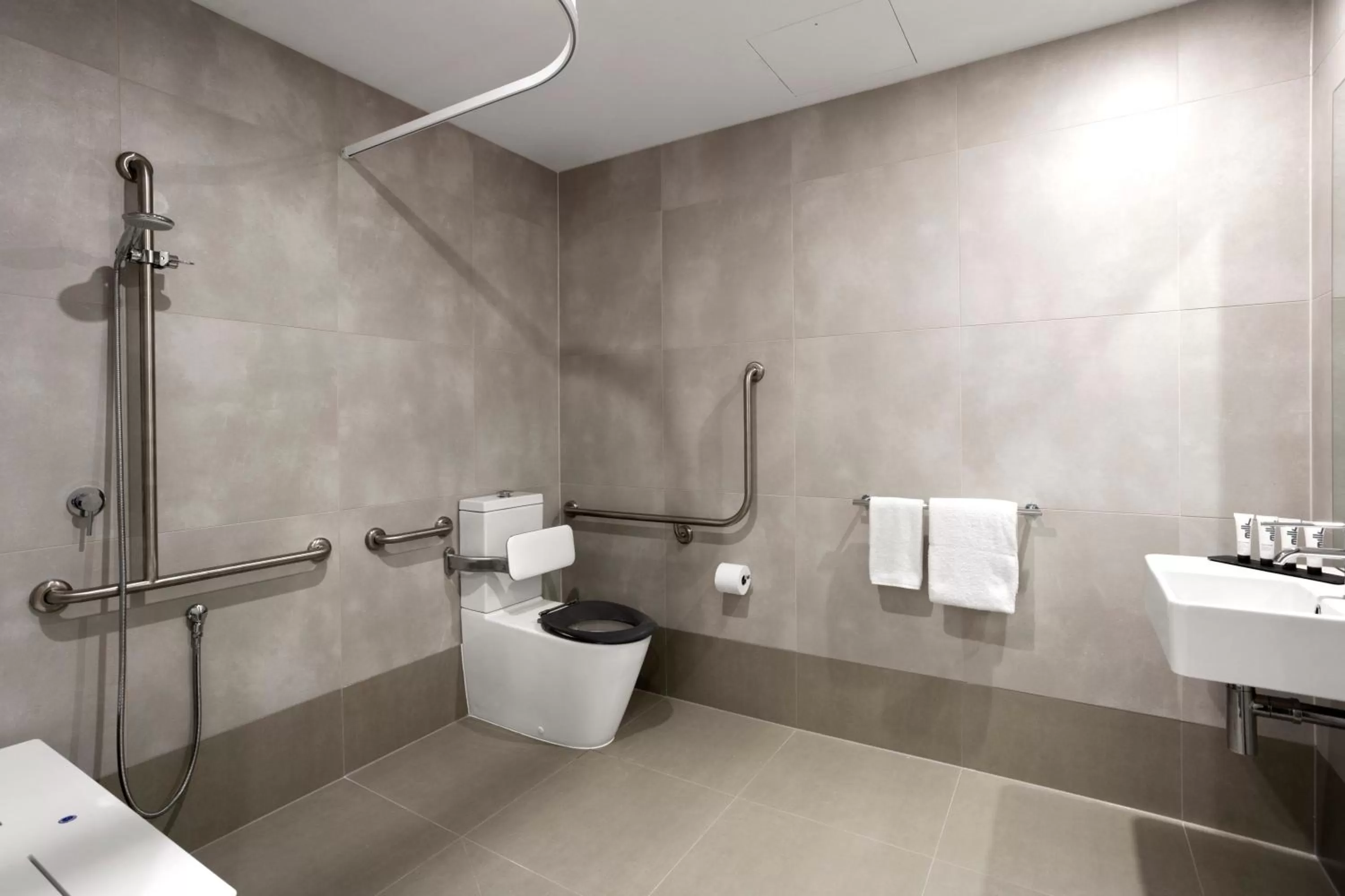 Toilet in Quest NewQuay