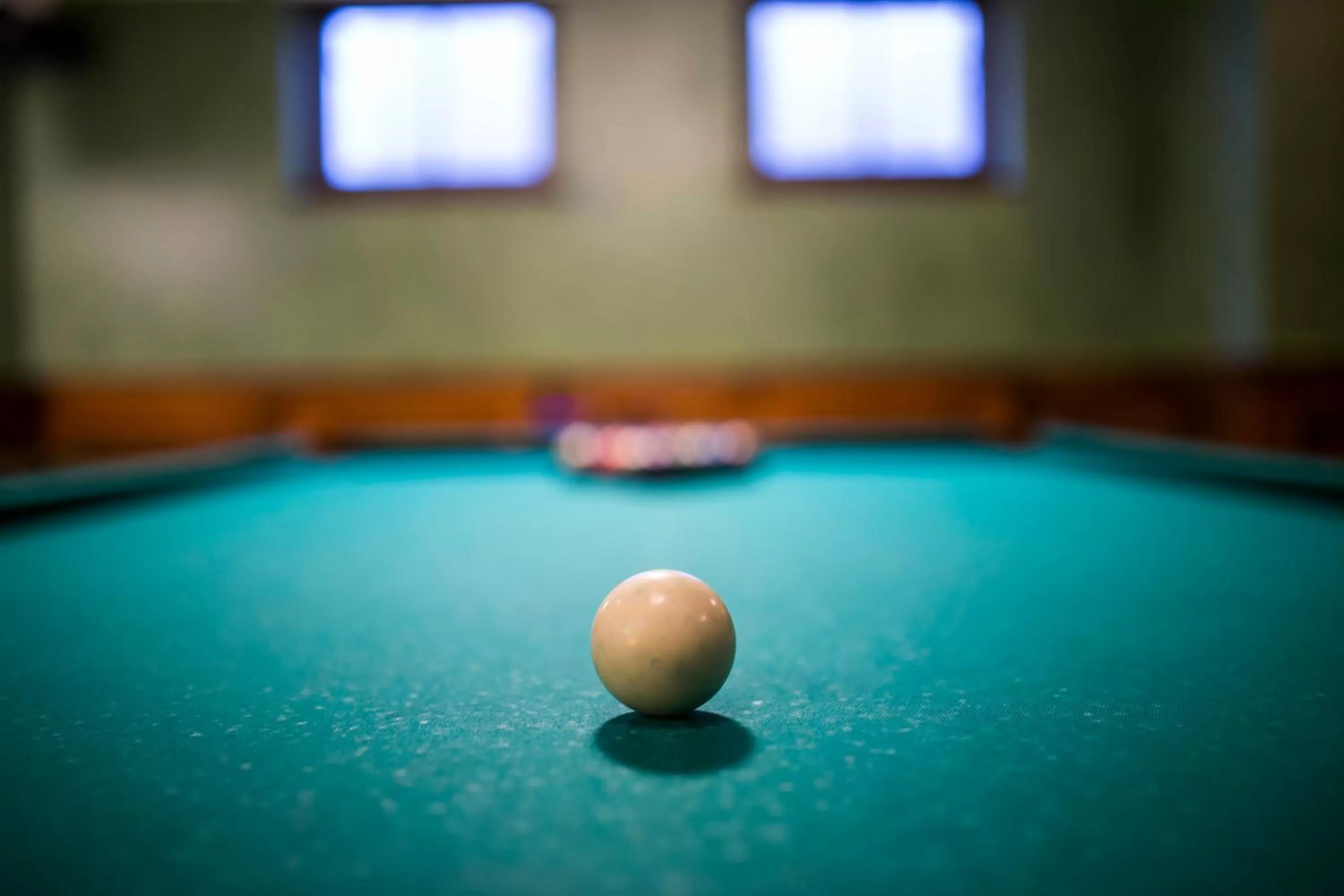 Billiard in Hotel Opera