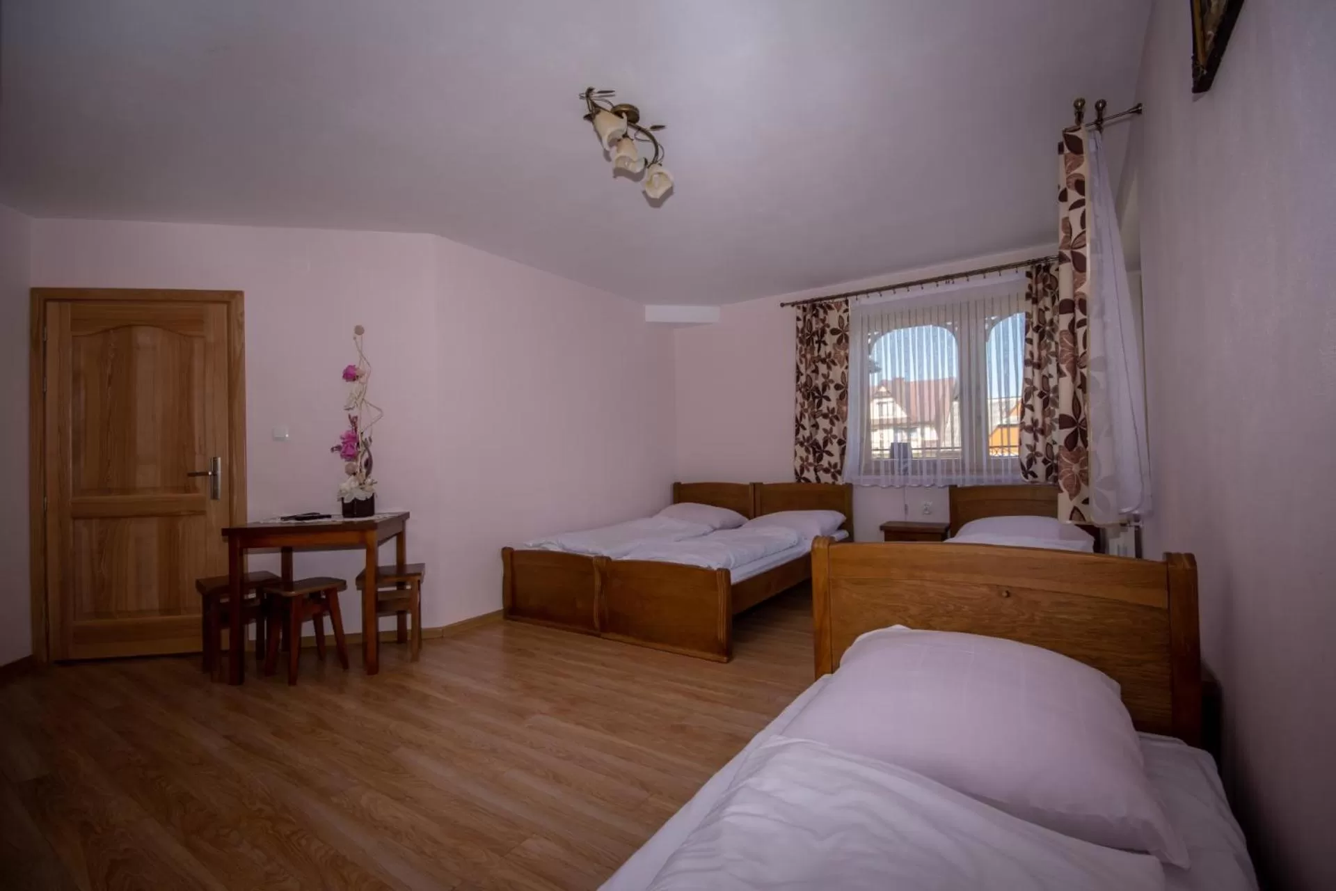 Photo of the whole room, Bed in Podhalanski Dworek z Jacuzzi