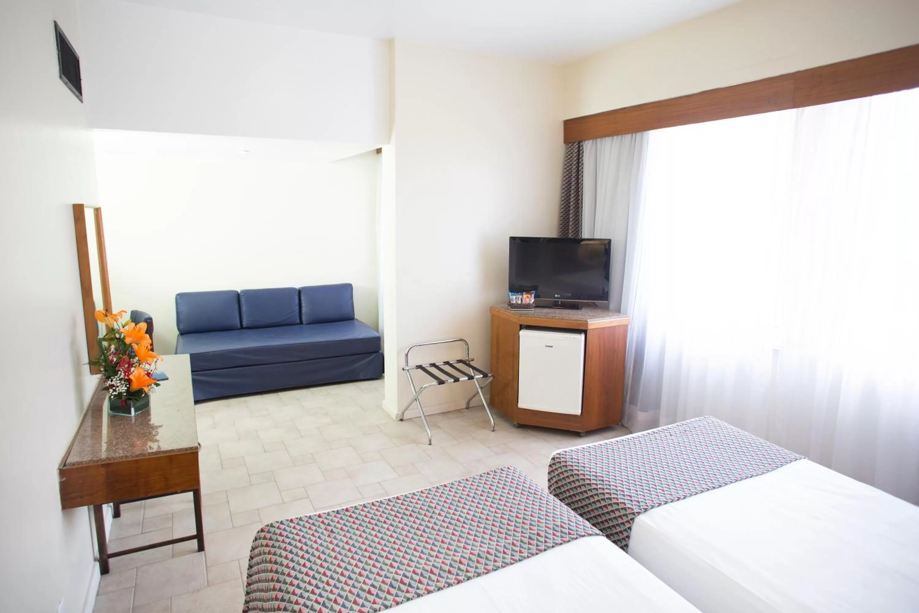 Photo of the whole room, Bed in Savoy Othon Lite