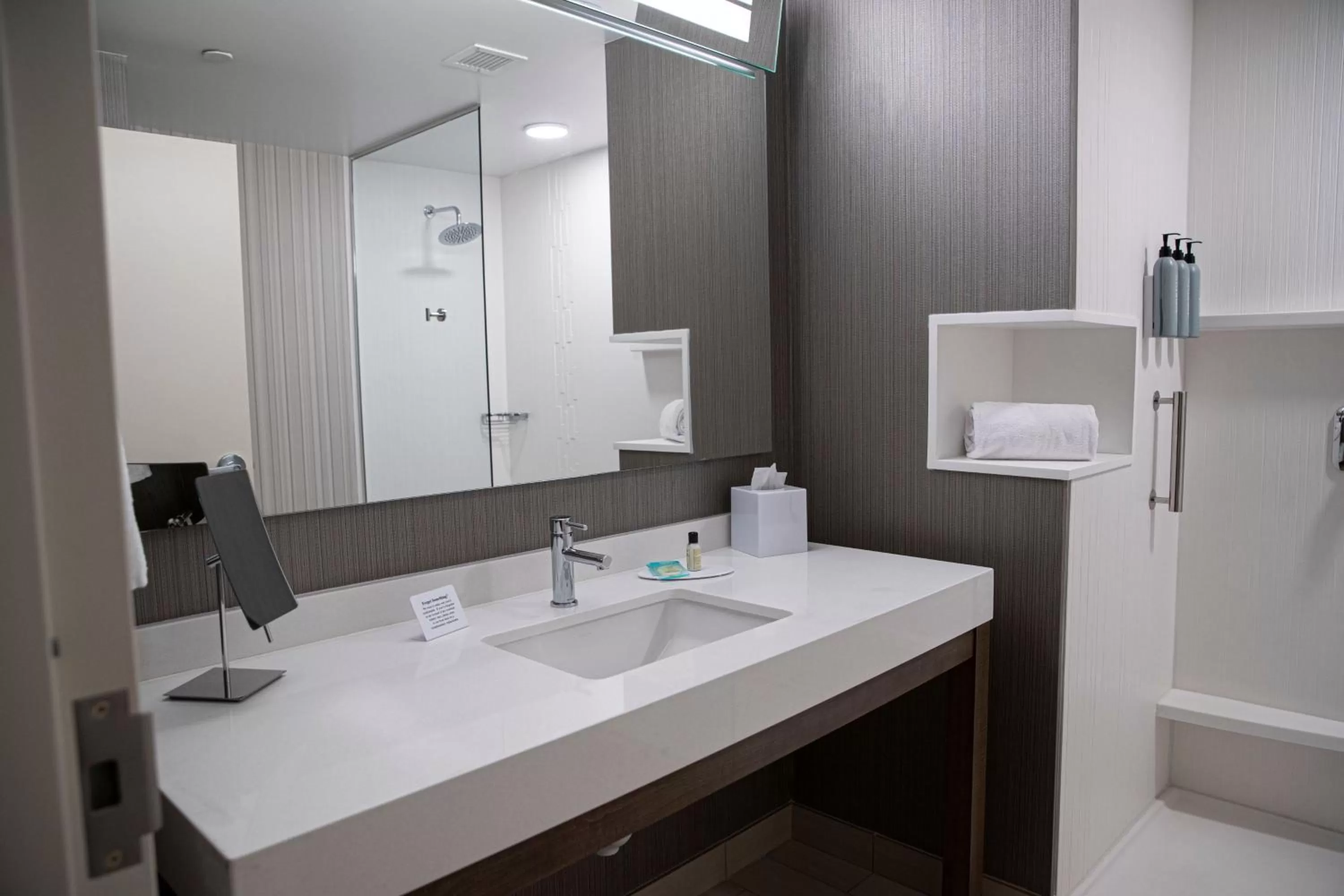 Bathroom in Courtyard by Marriott Greenville Mauldin