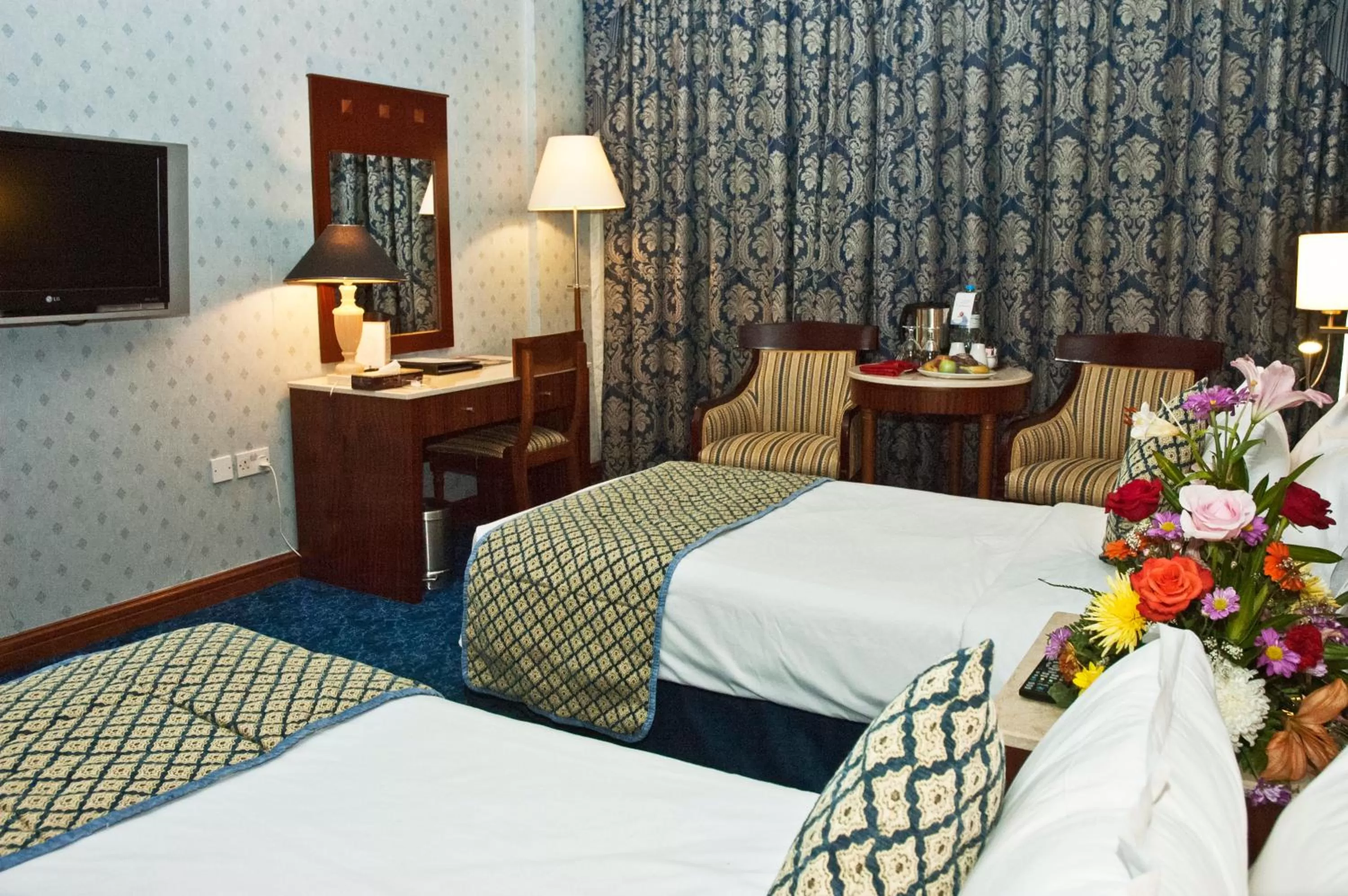 Photo of the whole room, Bed in Regent Palace Hotel