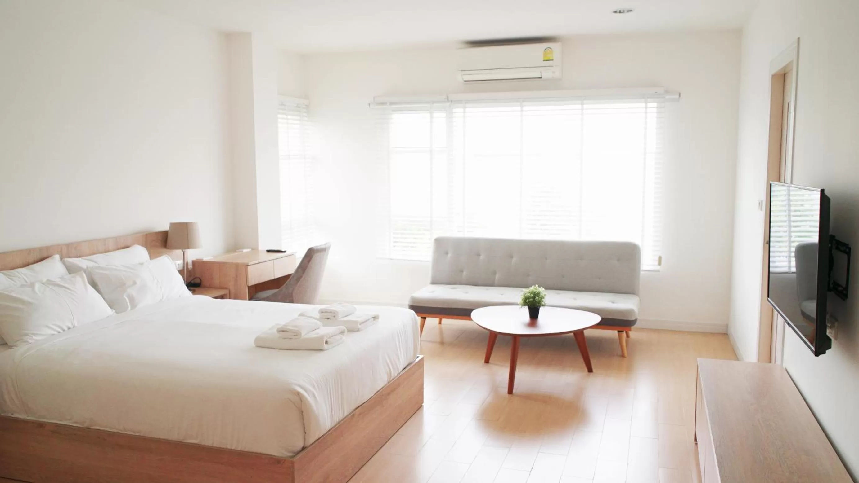 Bed in The White Garden Premier Saraburi