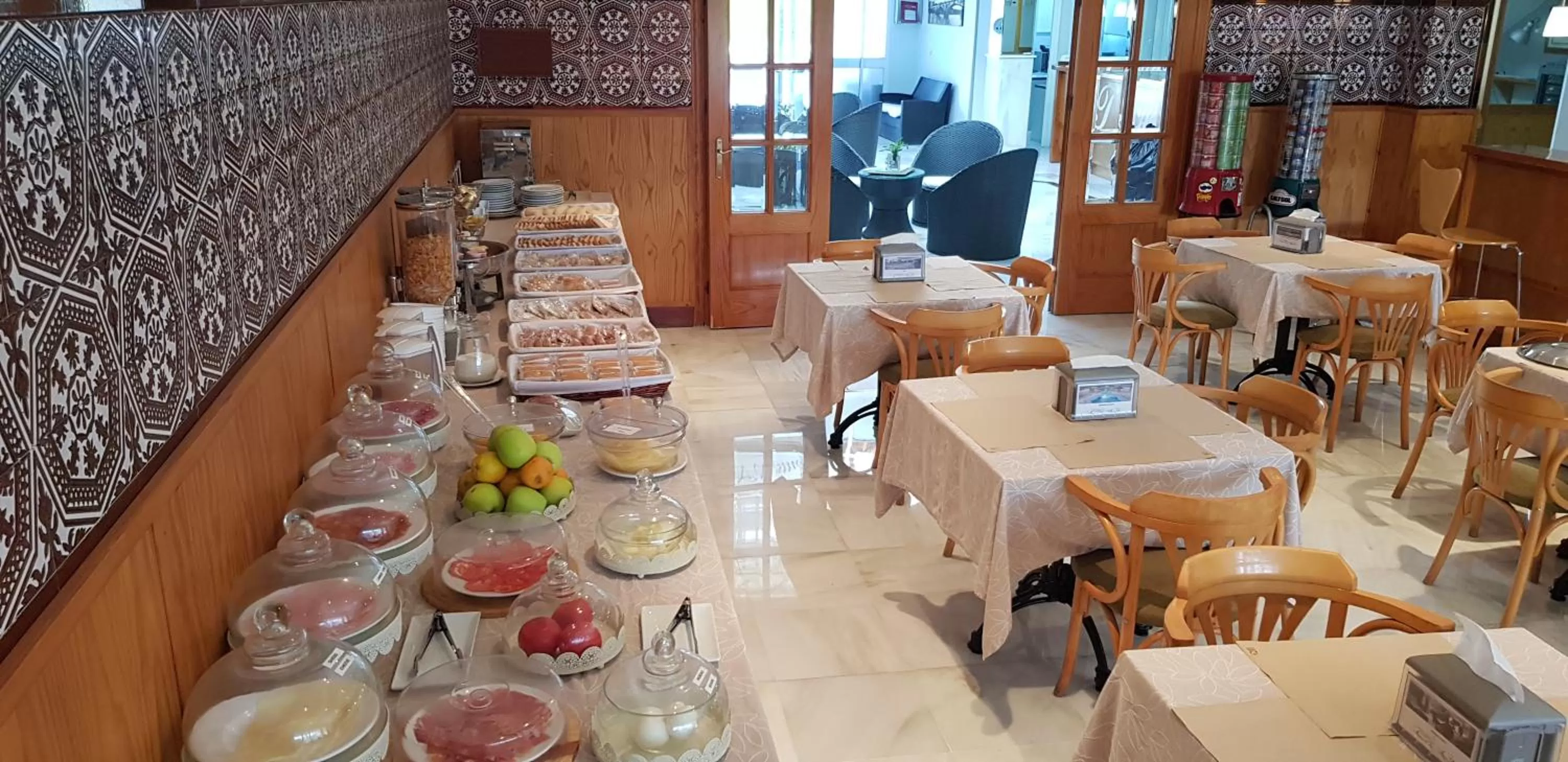 Buffet breakfast in Hotel Torre De Los Guzmanes