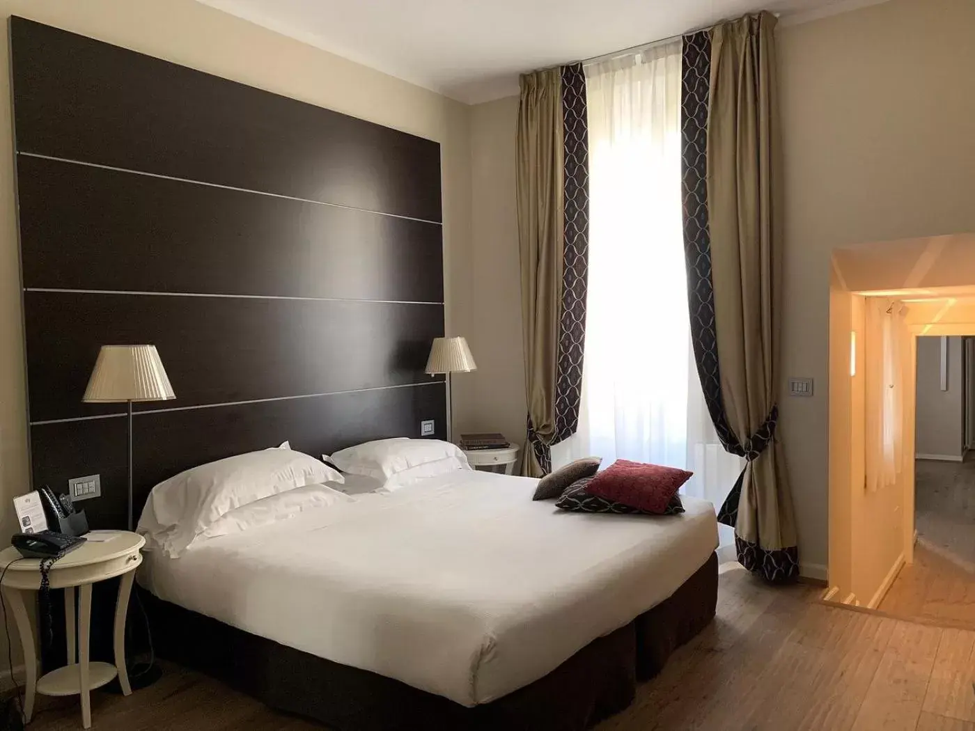 Deluxe Room in TownHouse 33 Deluxe Room in TownHouse 33