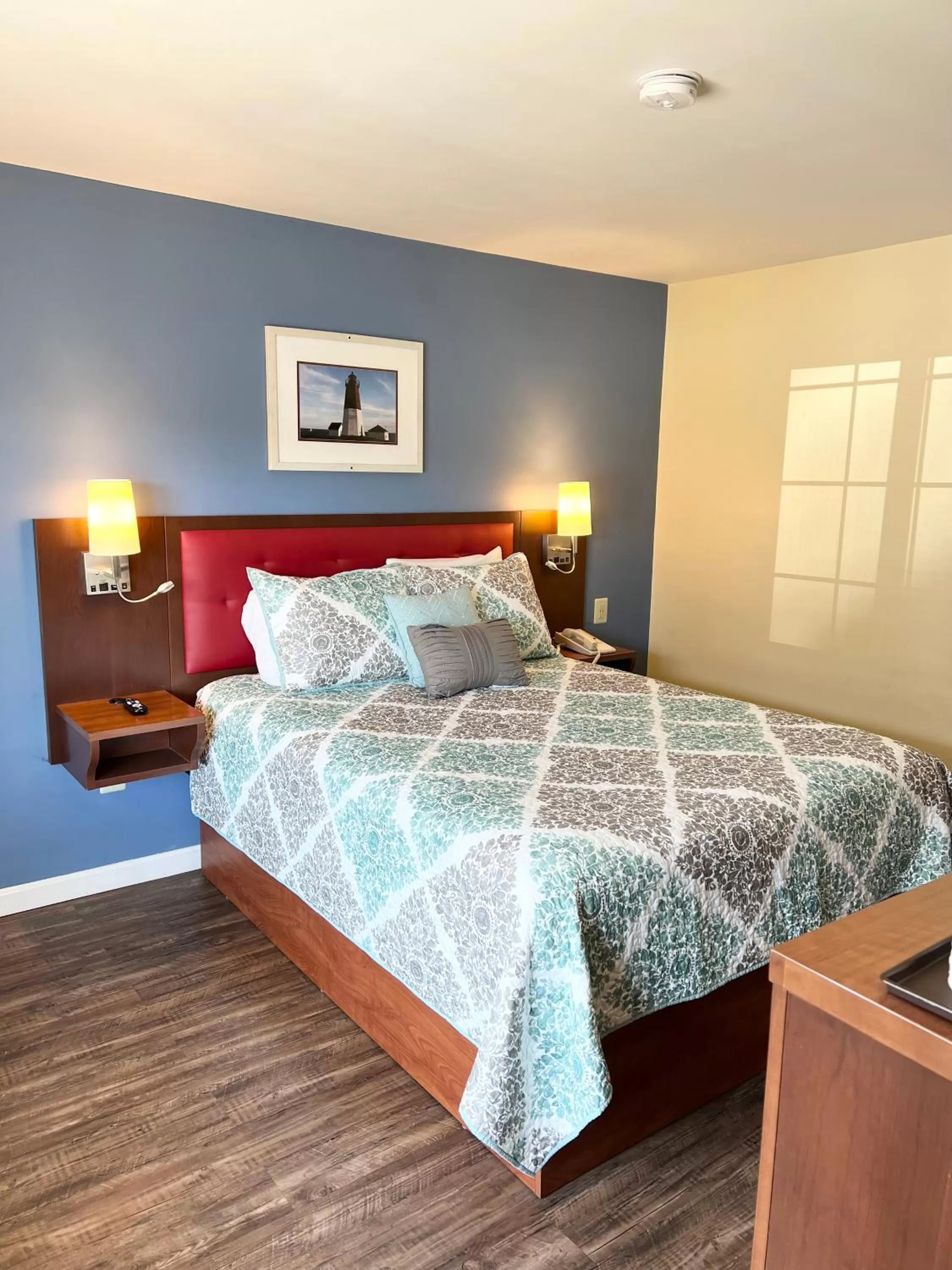 Bed in Scarborough Beach Motel