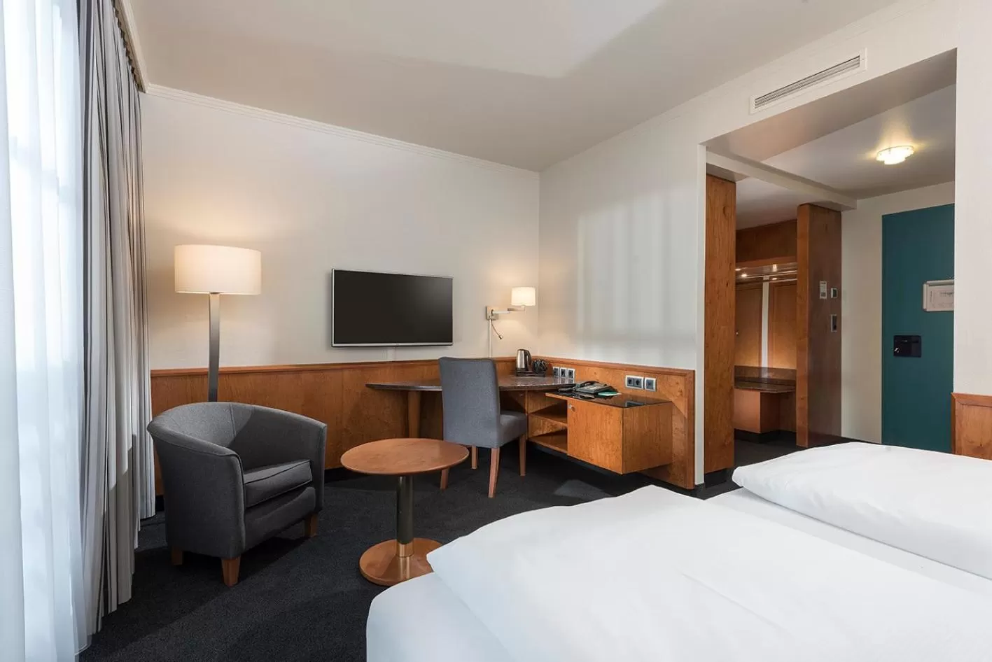 Photo of the whole room, Bed in Seminaris Hotel Leipzig