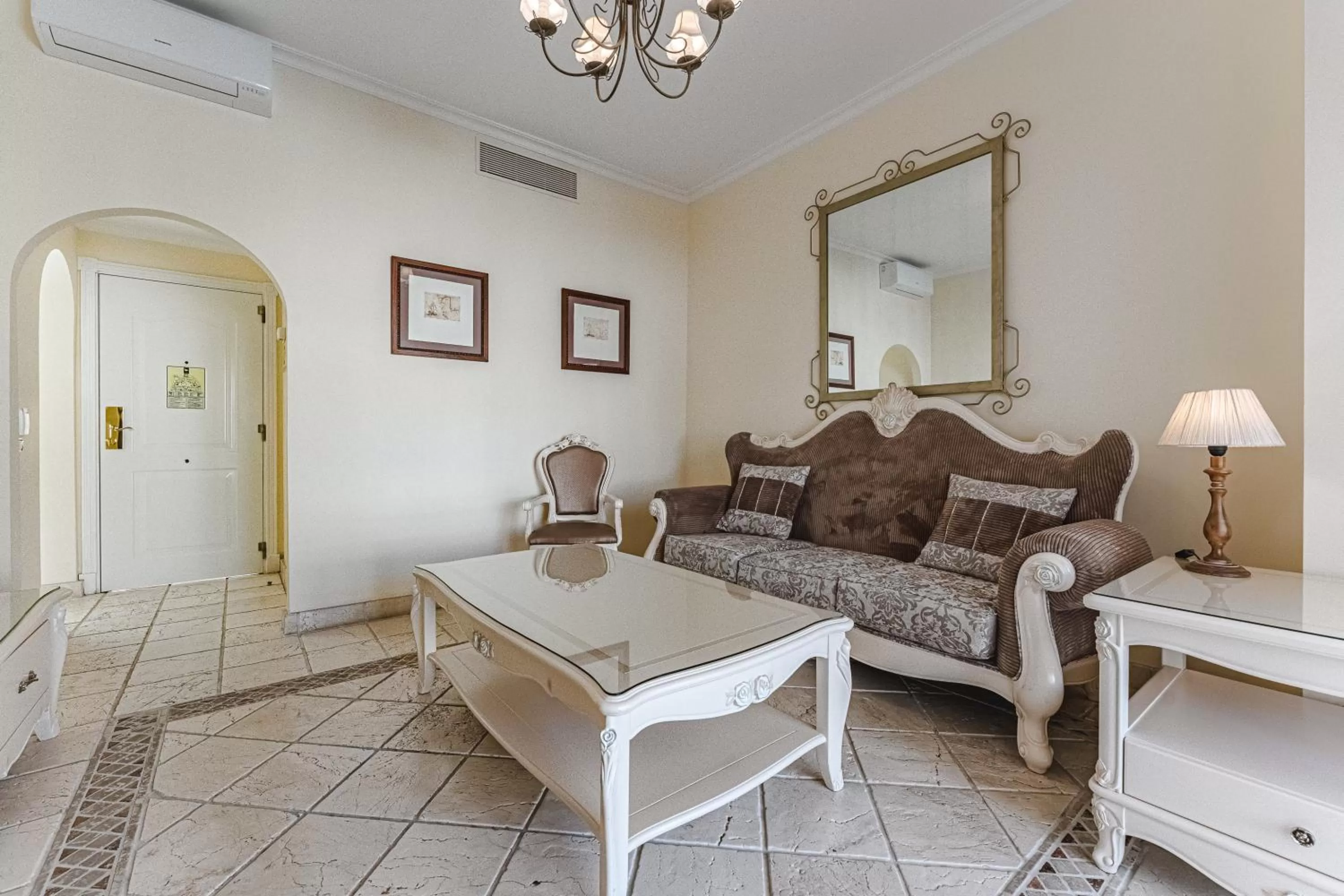 Living room in Flamingo Suites Boutique Hotel